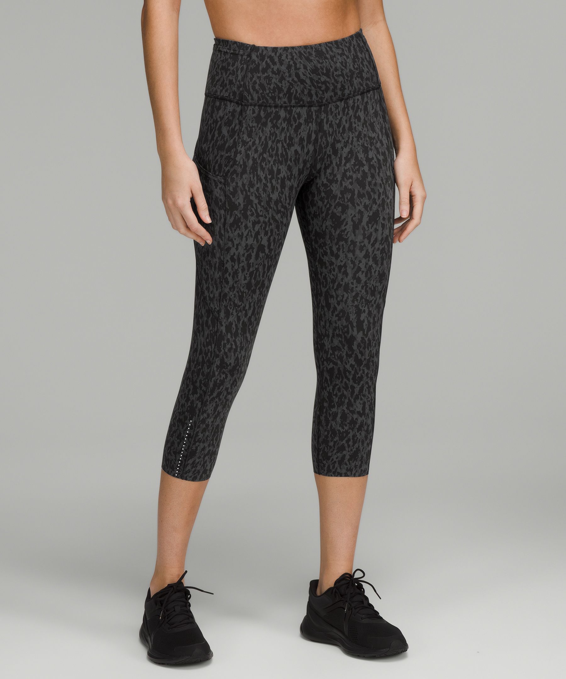 LULULEMON Fast and Free Hi-Rise Crop 19 (Black (Reflective), 2) at   Women's Clothing store