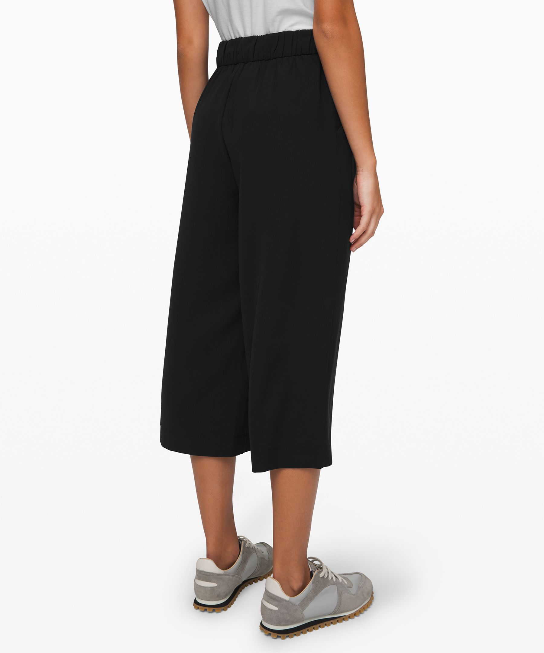 Noir 2025 crop lululemon