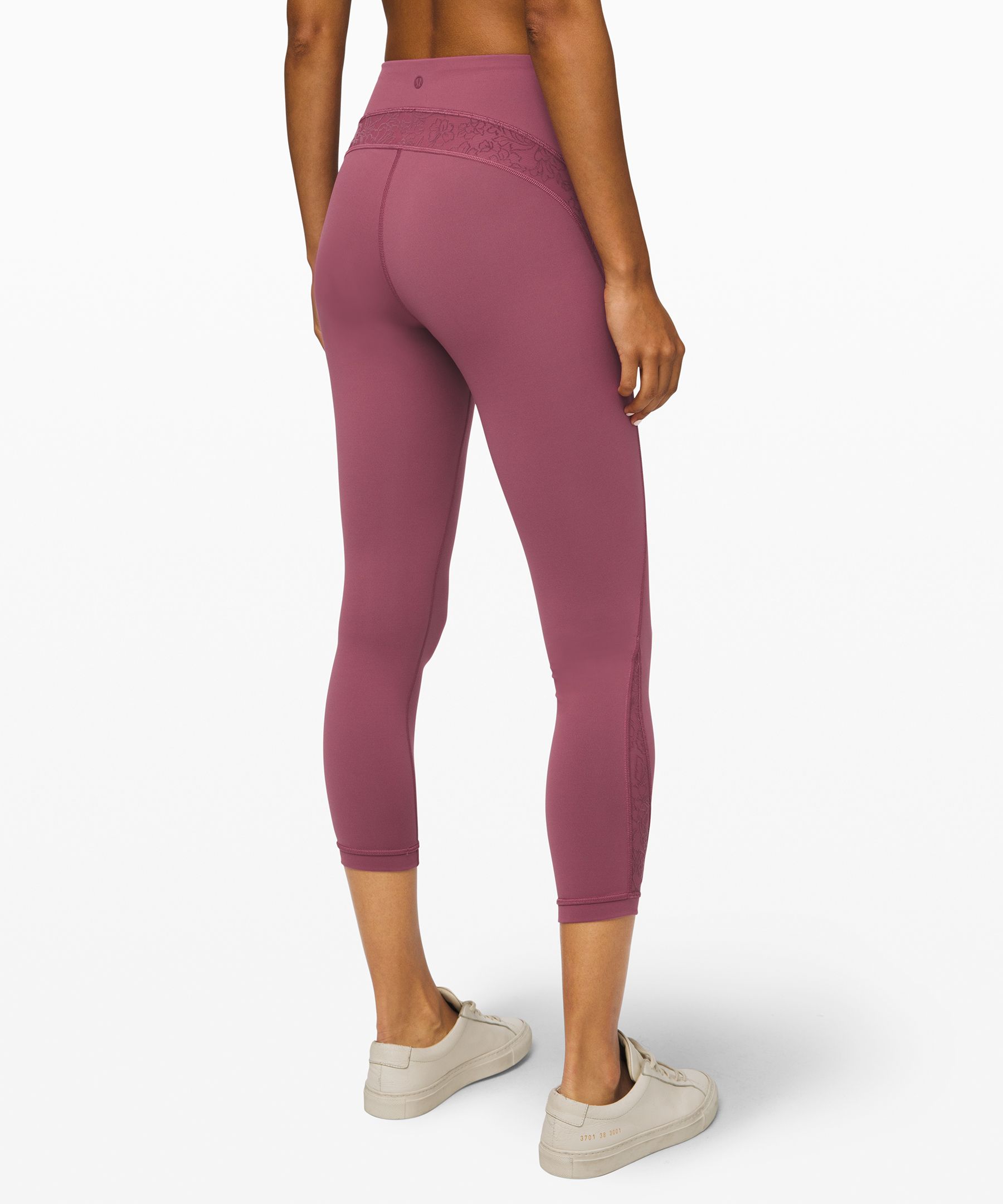 Women's Lululemon Maroon Wunder Under Low-Rise Tight in Pelt Size