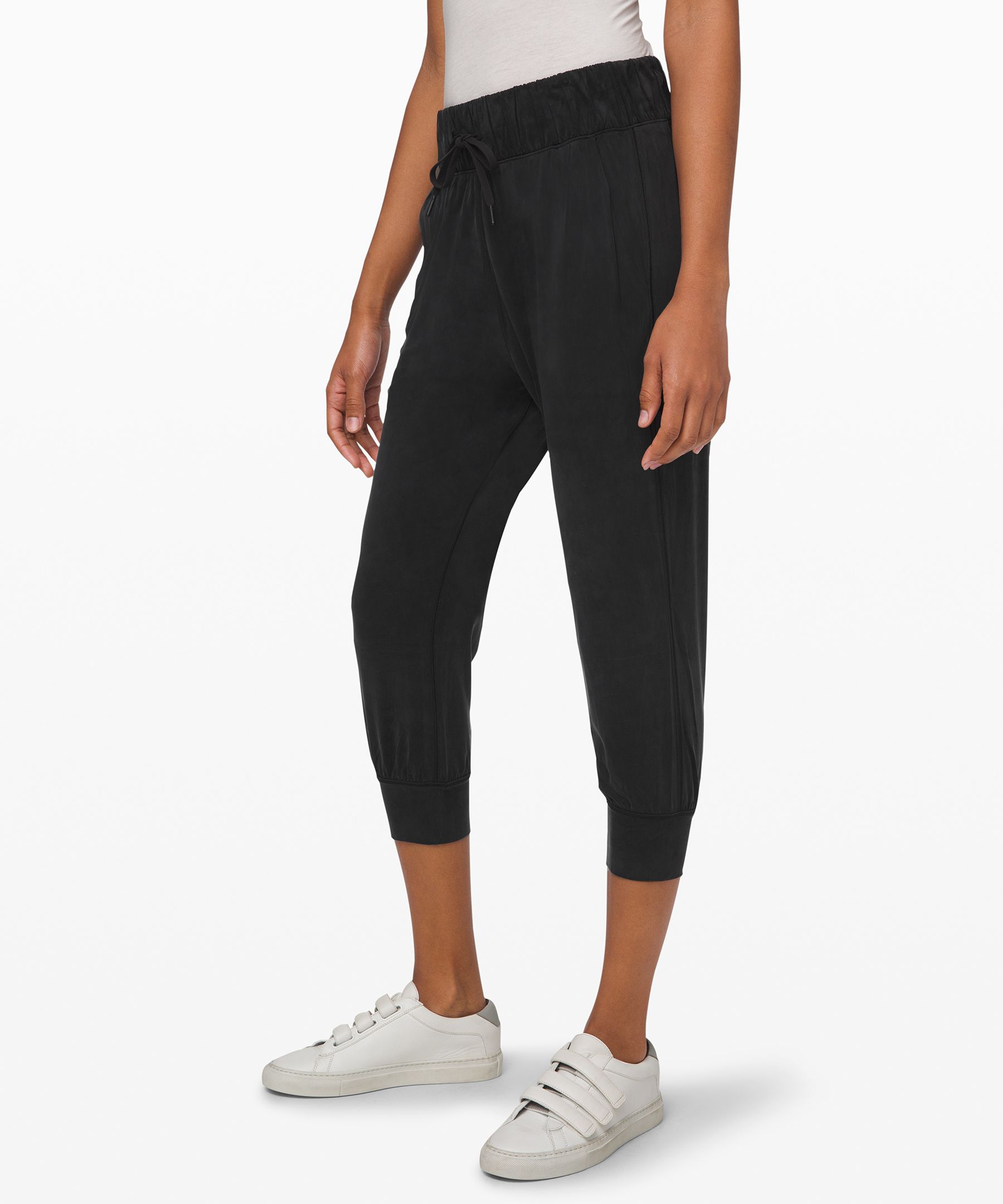 lululemon cropped joggers