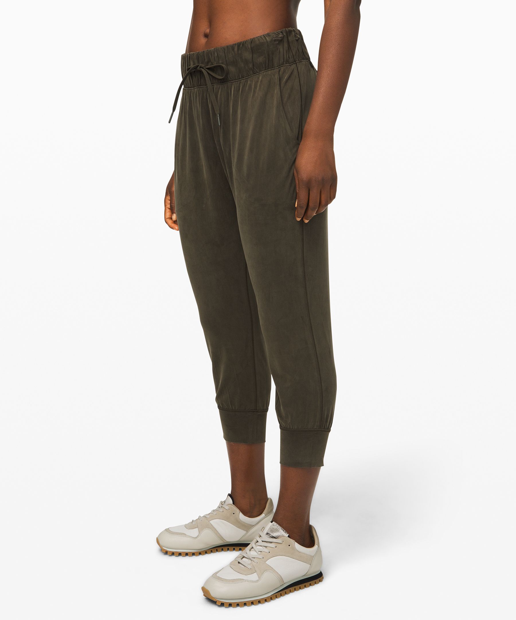 Women's Cropped Joggers & Sweatpants