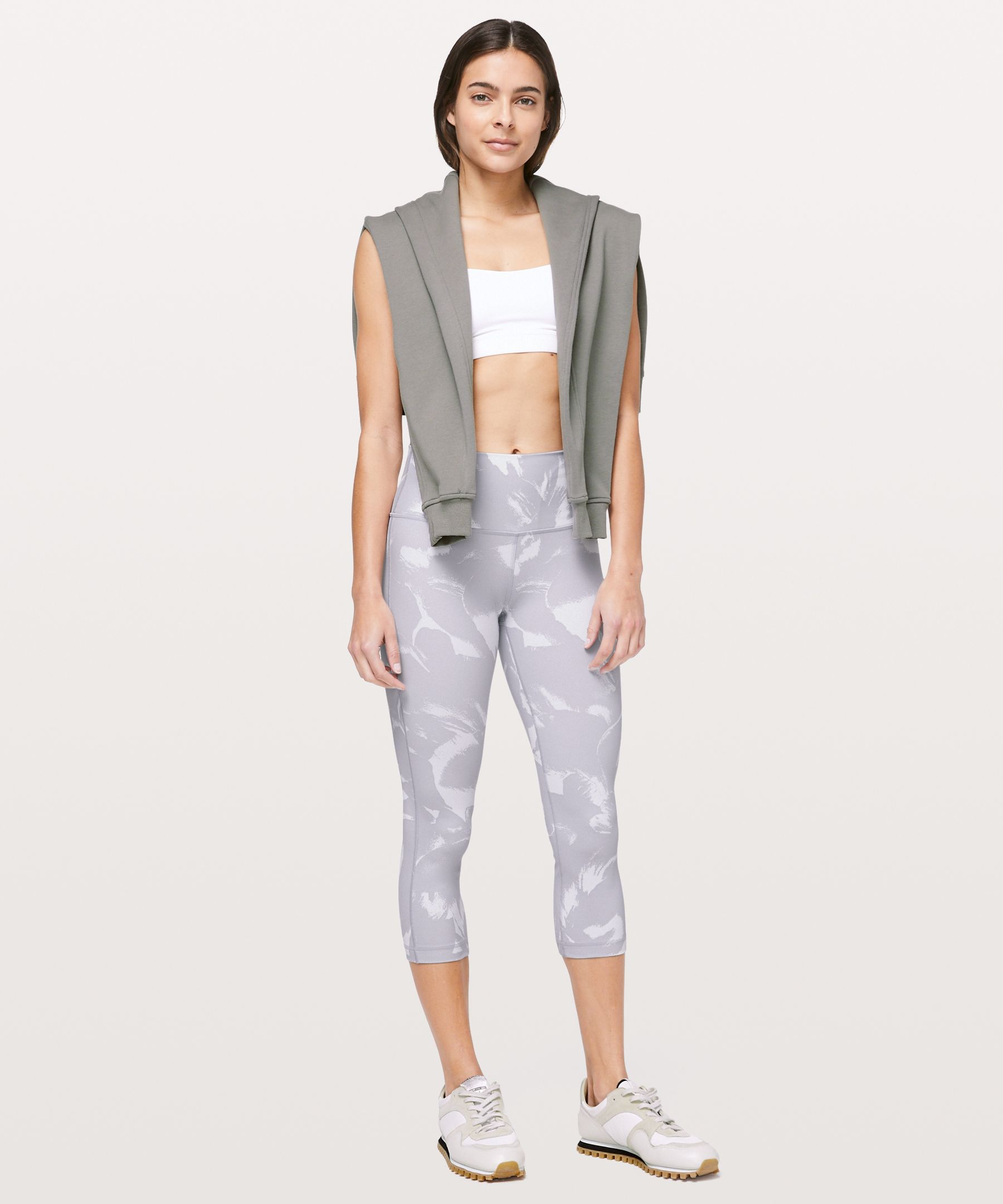 ウォーキング・ランニングウェア LE SSERAFIM CROP WIND BREAKER(Grey) L-XL Pre-Order) LE SSERAFIM [2024 S/S Pop Up] Cropped Windbreaker