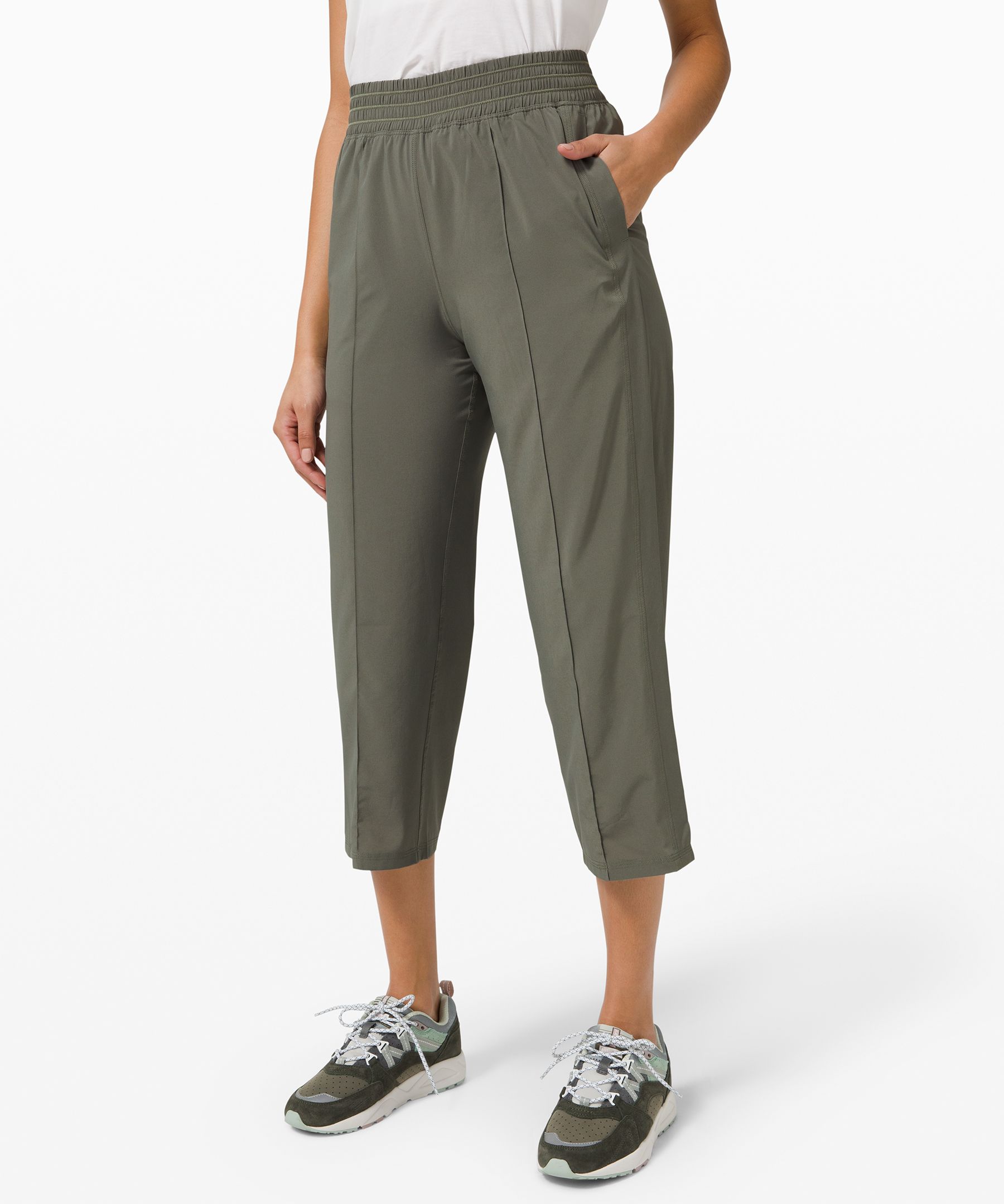 bnwt LULULEMON Wanderer Cropped Jogger, Luxury, Apparel on Carousell