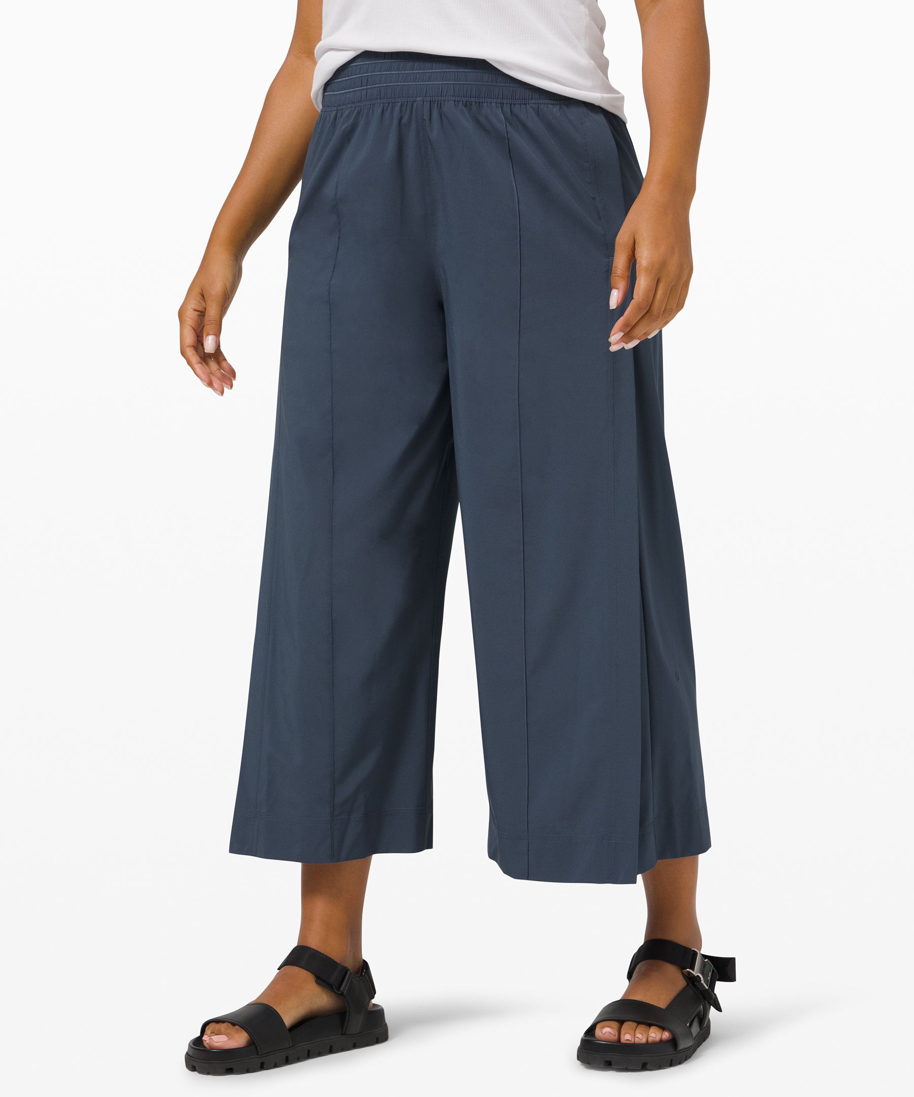 Lululemon Wanderer Culotte Crop Wide Leg Pants Black Size 12 - $85