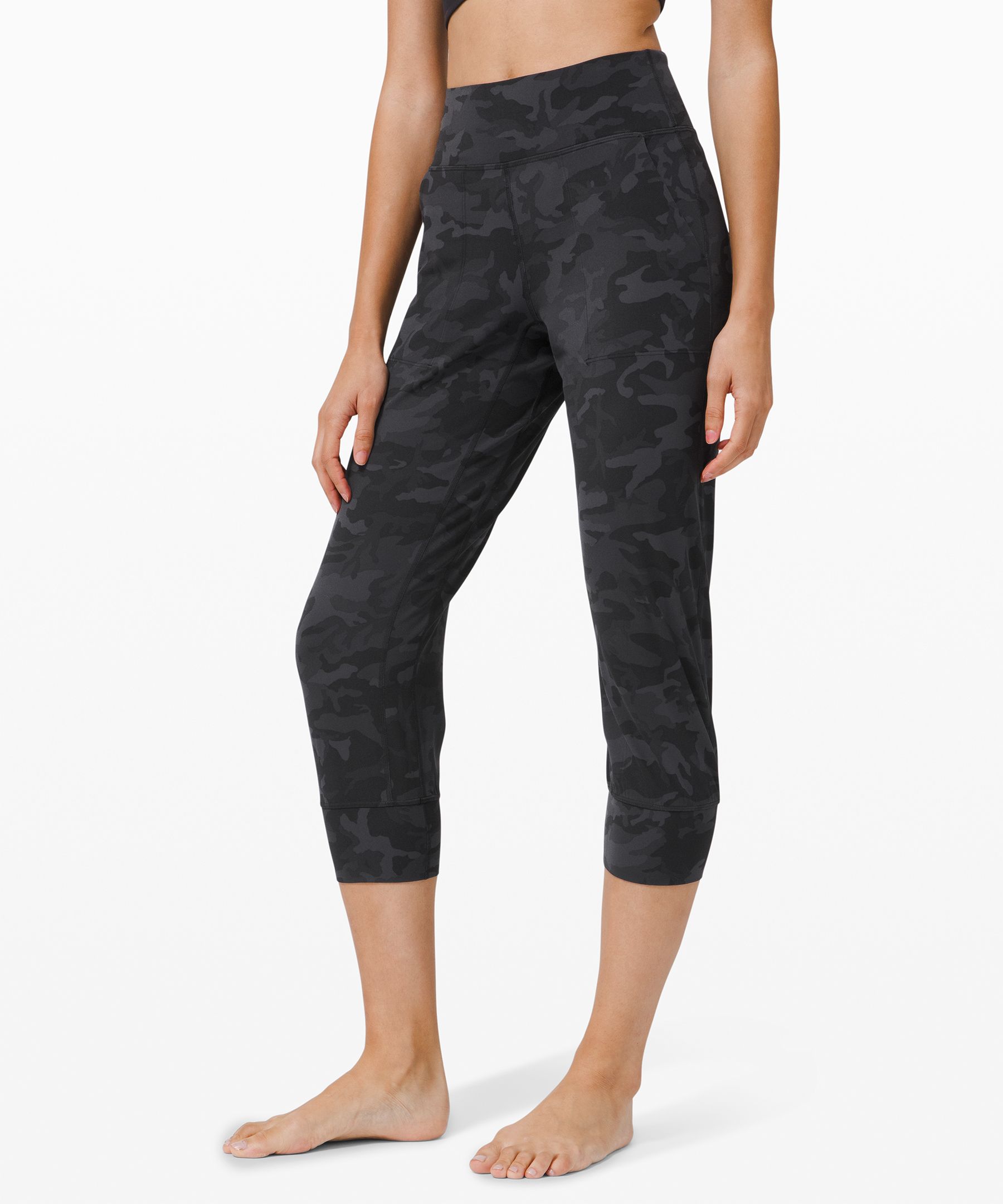 Lululemon on sale cropped joggers