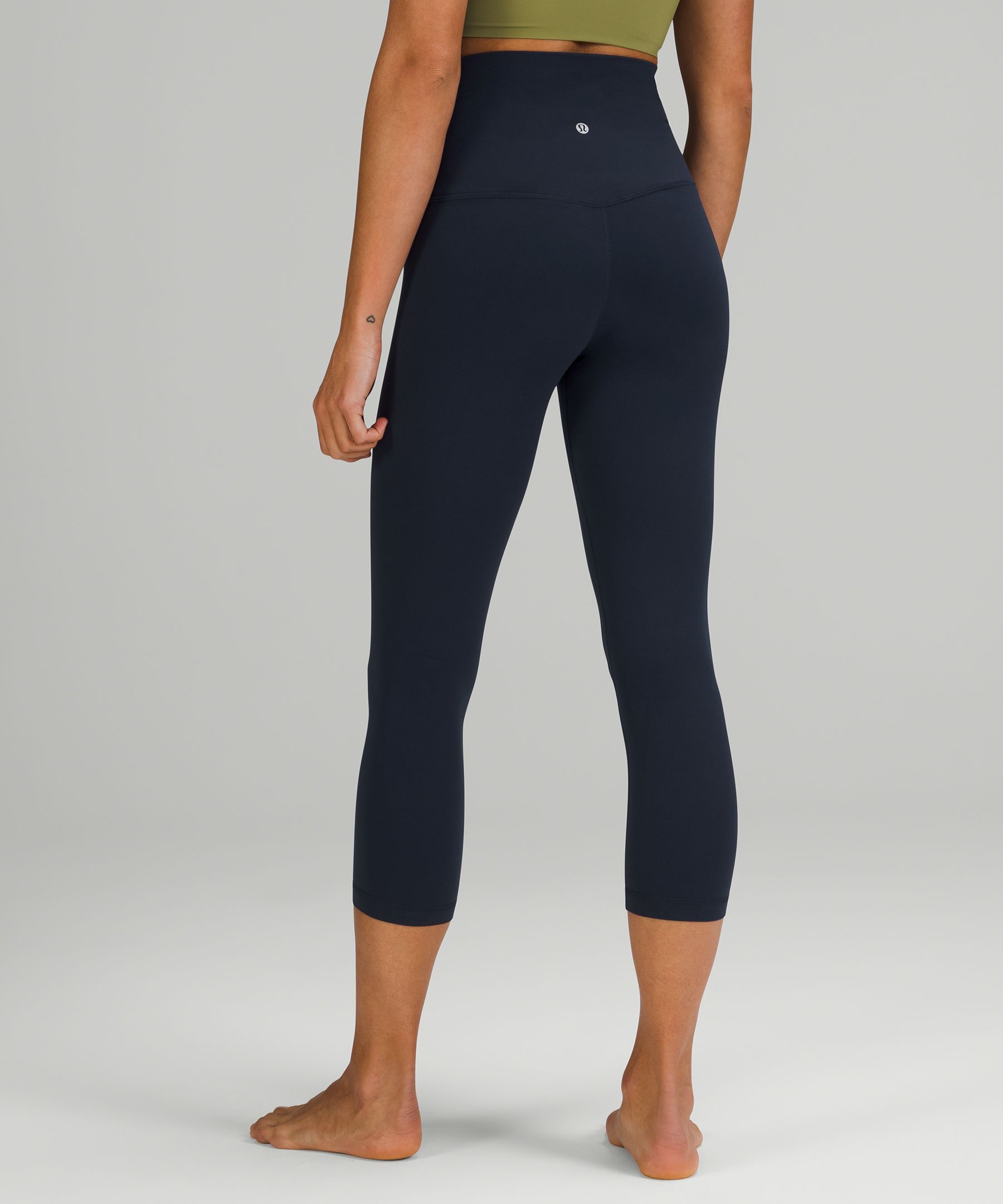 Lululemon Athletica Align Crop 21inch (BLK, 2), Blk, 2 : : Clothing,  Shoes & Accessories