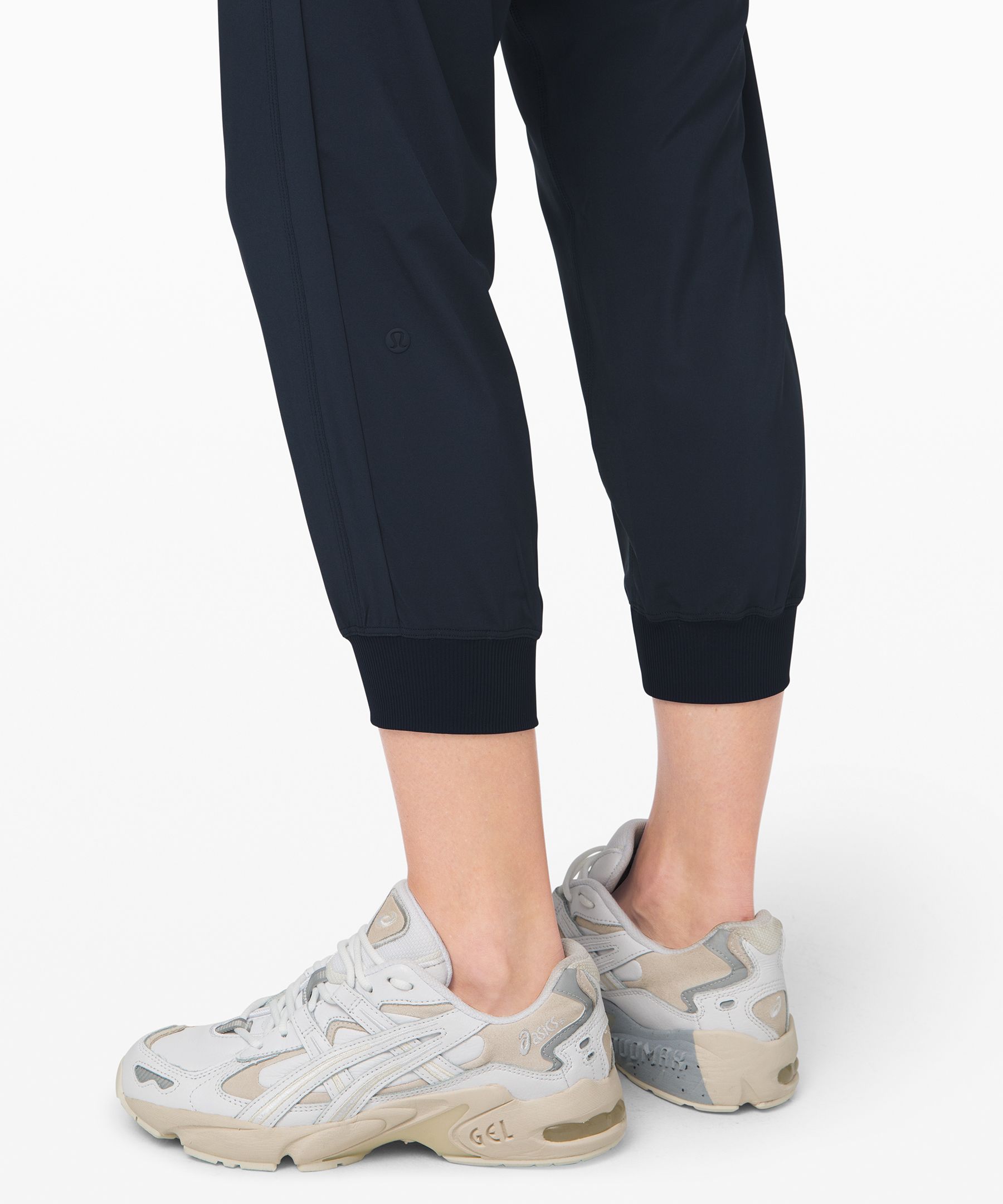 Wanderer Cropped Jogger 24, Black