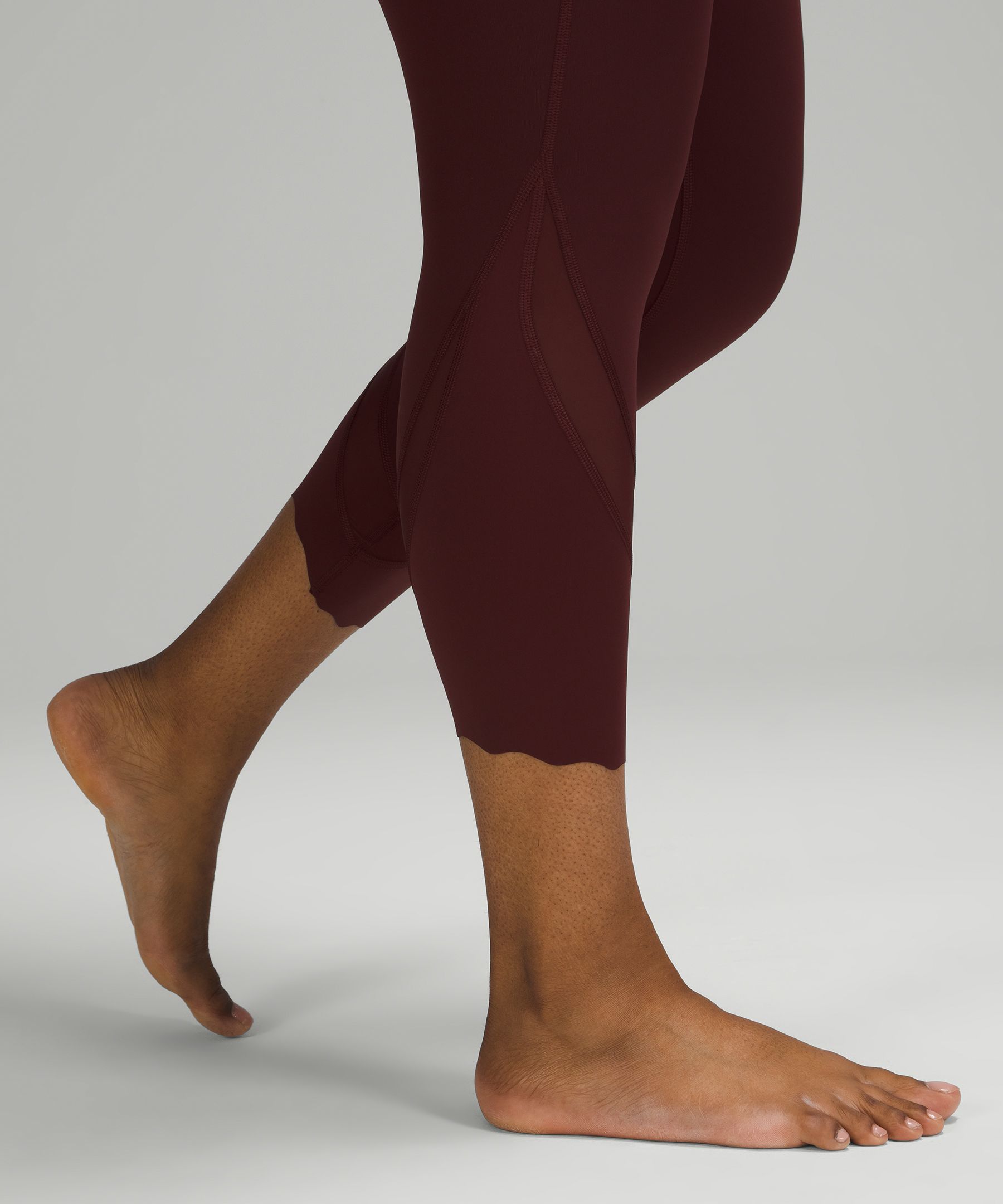 Wunder Under Scalloped Hem High-Rise Crop 23