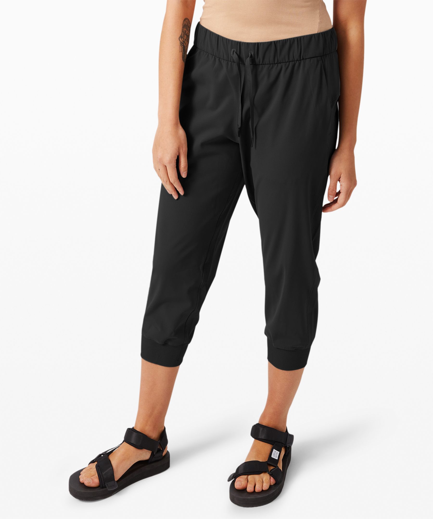 On the Fly Cropped Jogger 23