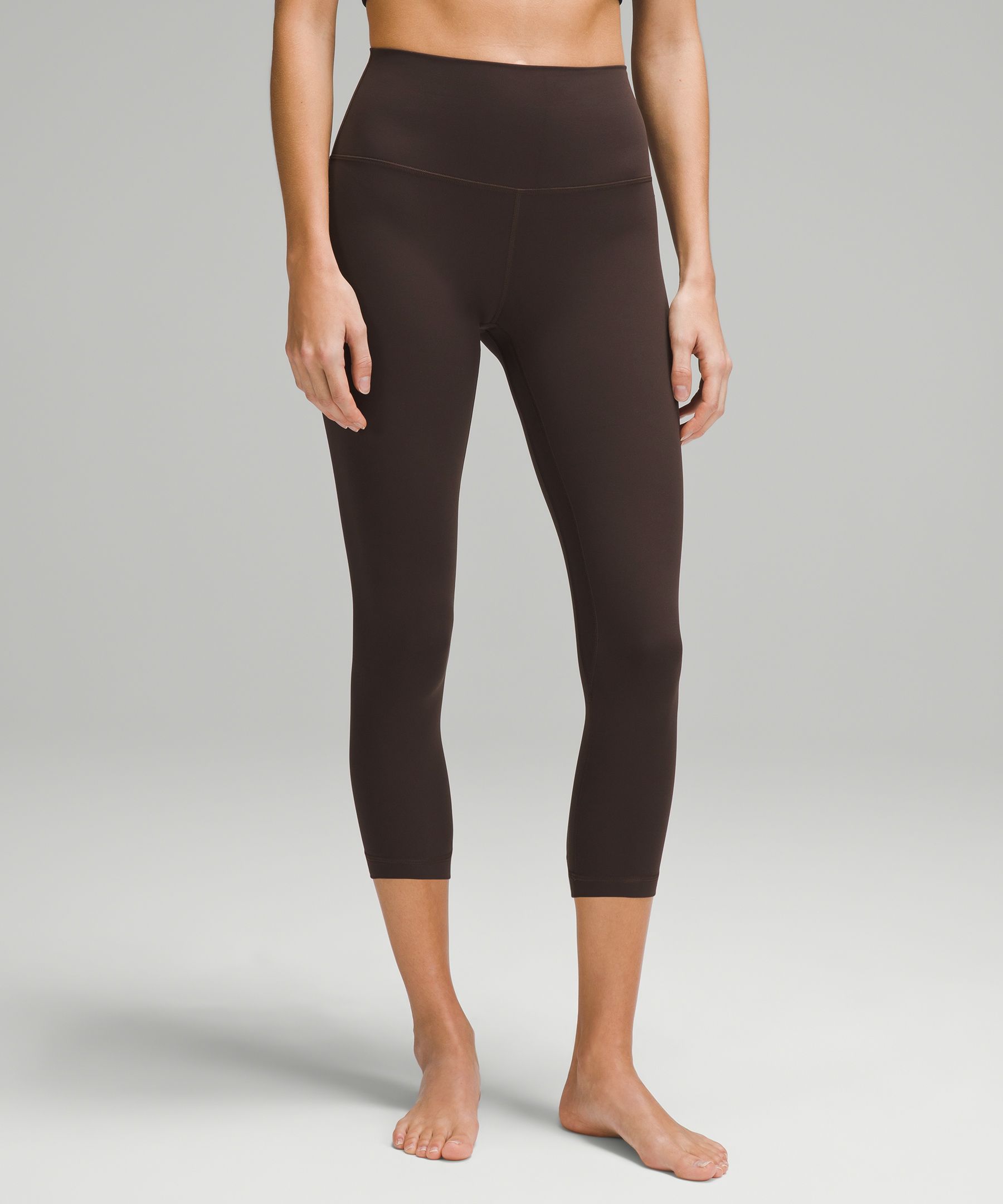 Lululemon Cropped Leggings-Black-Mesh Panels on Legs-Zippered Pockets-Size  6