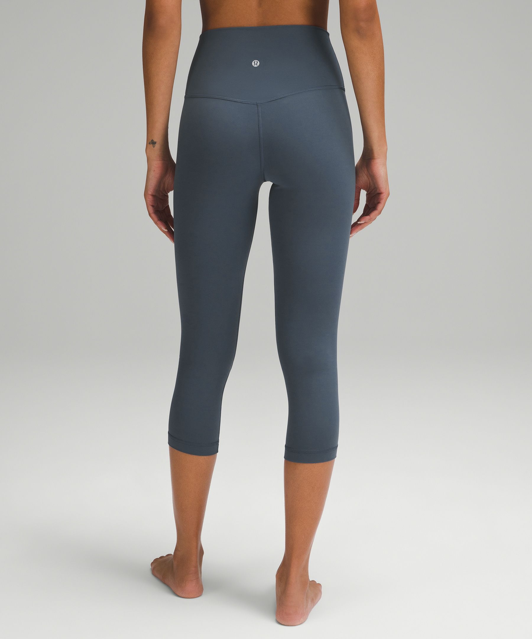 Lululemon Wunder Under High Rise 21”Crop Leggings in Capture Blue - Size 6  EUC