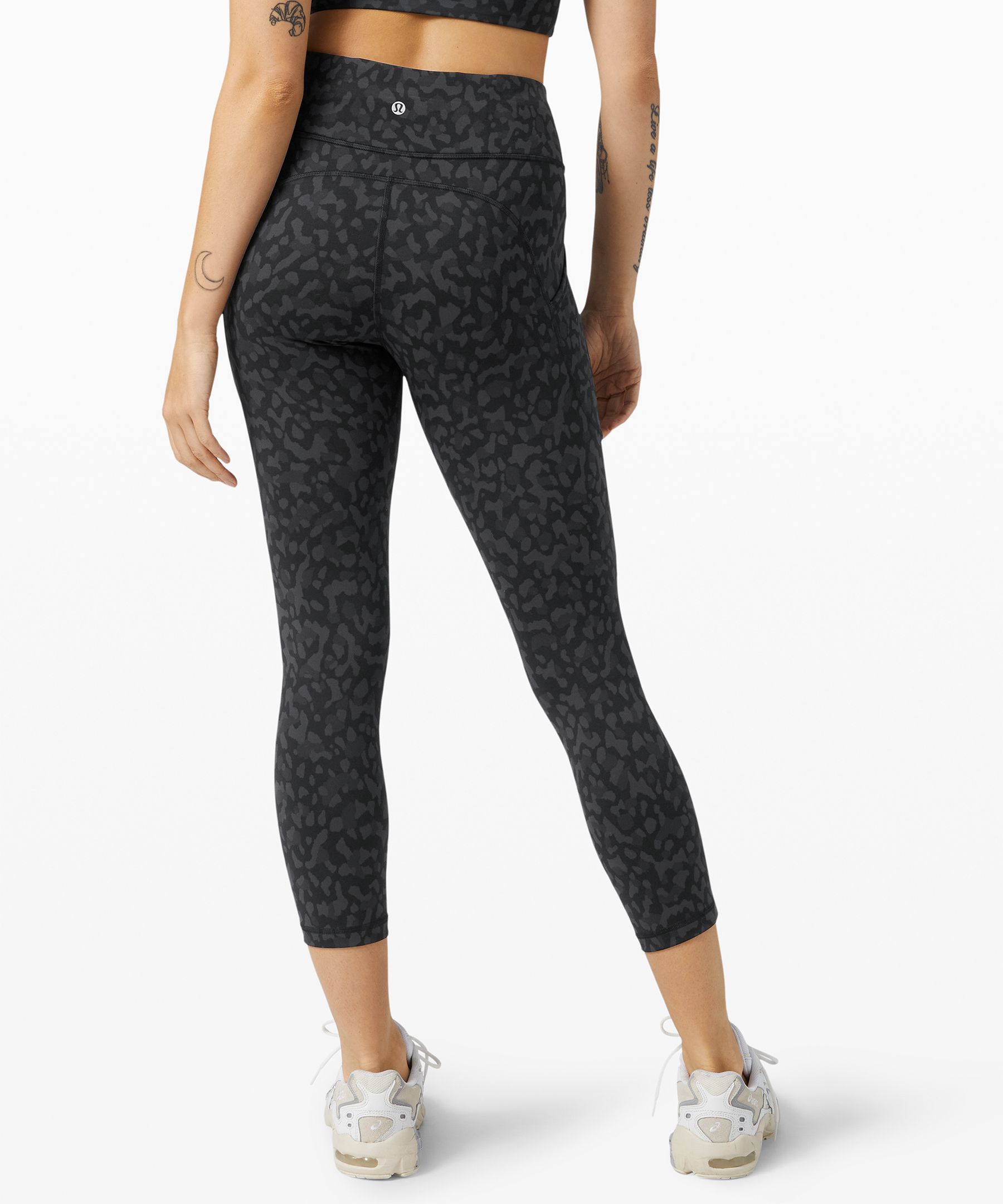 NWT Lululemon high-rise crop leggings w pockets, Invigorate 17