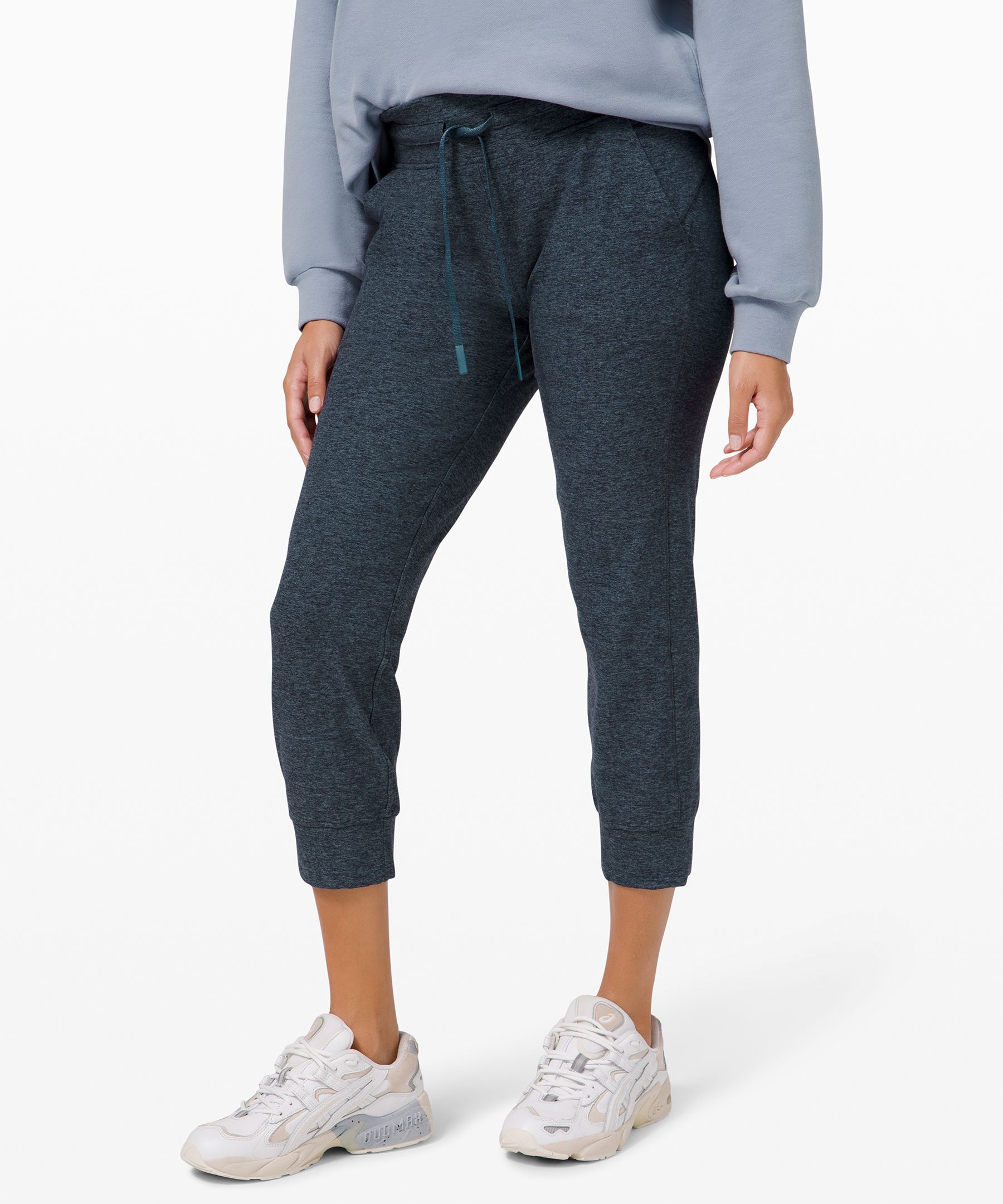 Lululemon ready to discount rulu jogger crop