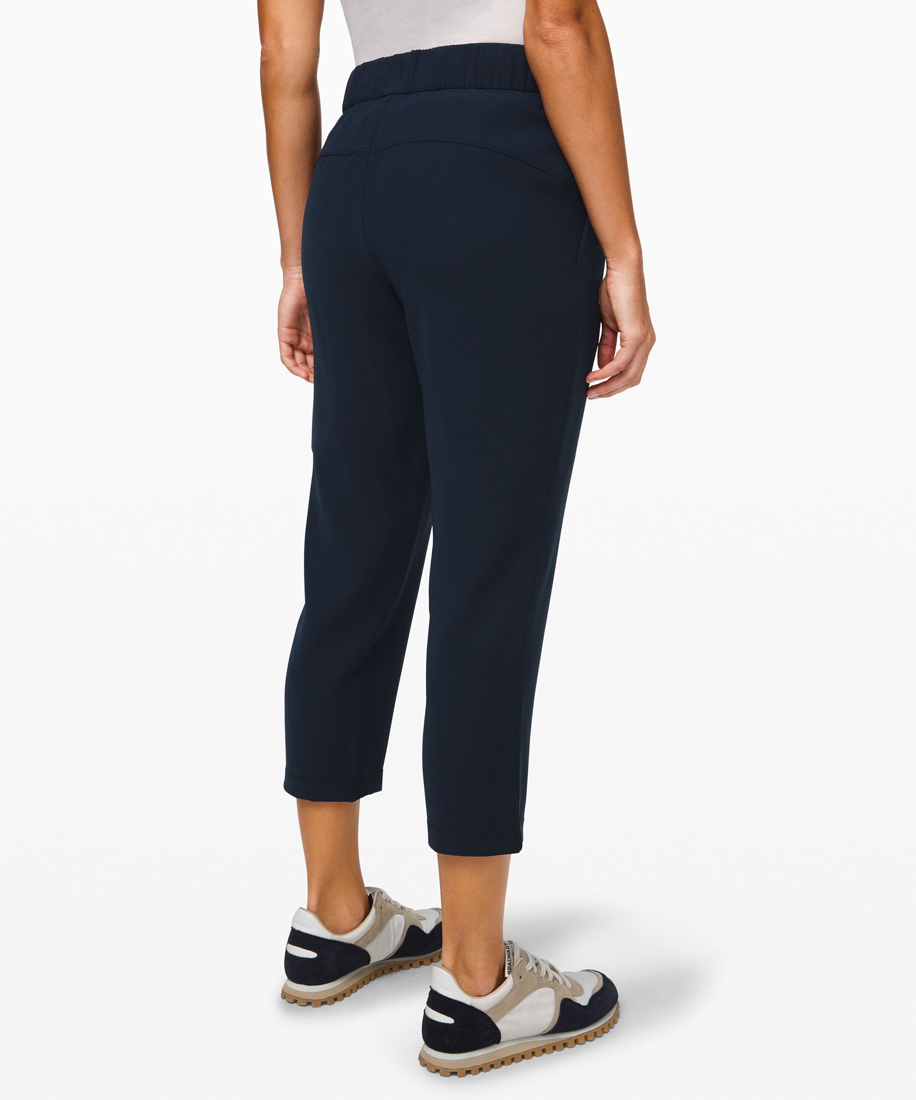 lululemon on the fly crop woven