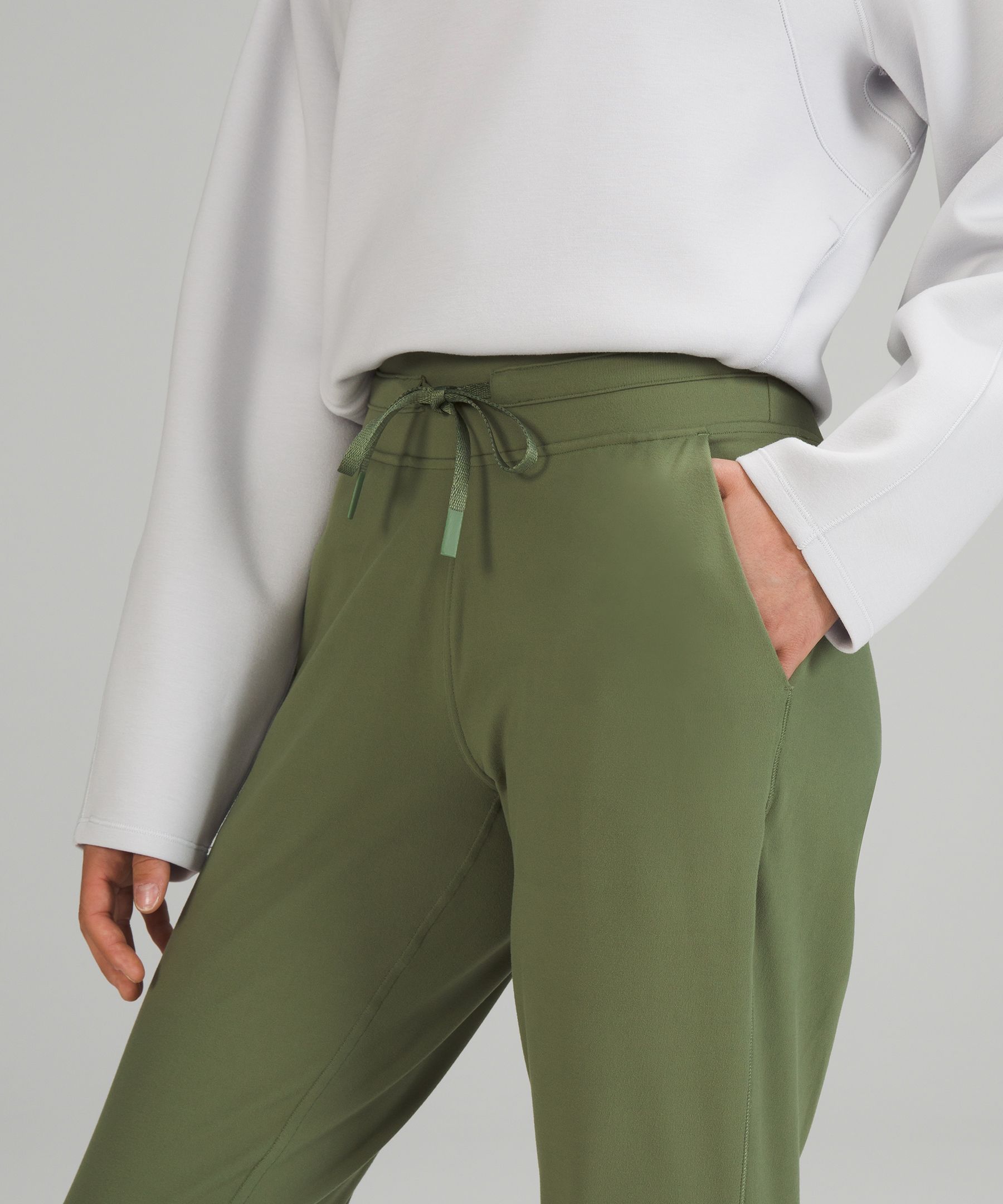 Ready to Rulu Jogger Crop (Heathered Nimbus), size 6 and Zara basic  sweatshirt in Apple Green, size M : r/lululemon