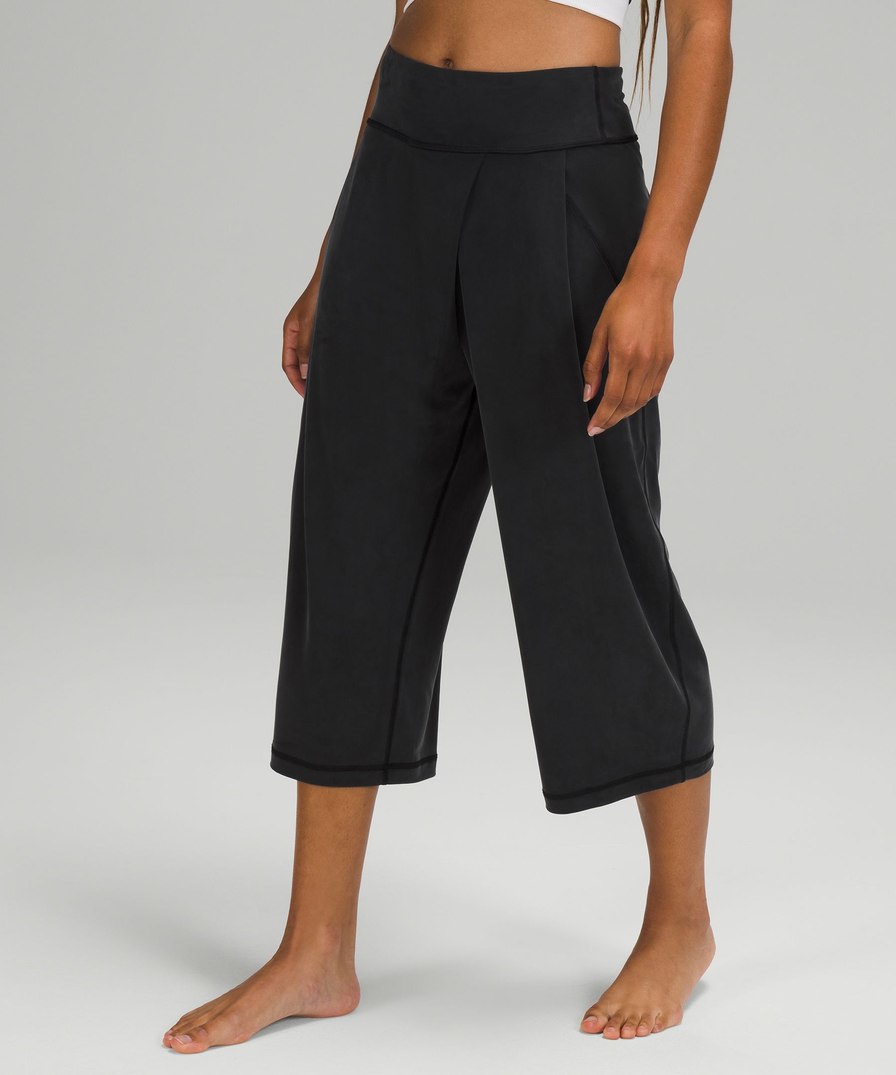 Can't get enough of these wide leg cropped pants from lululemon