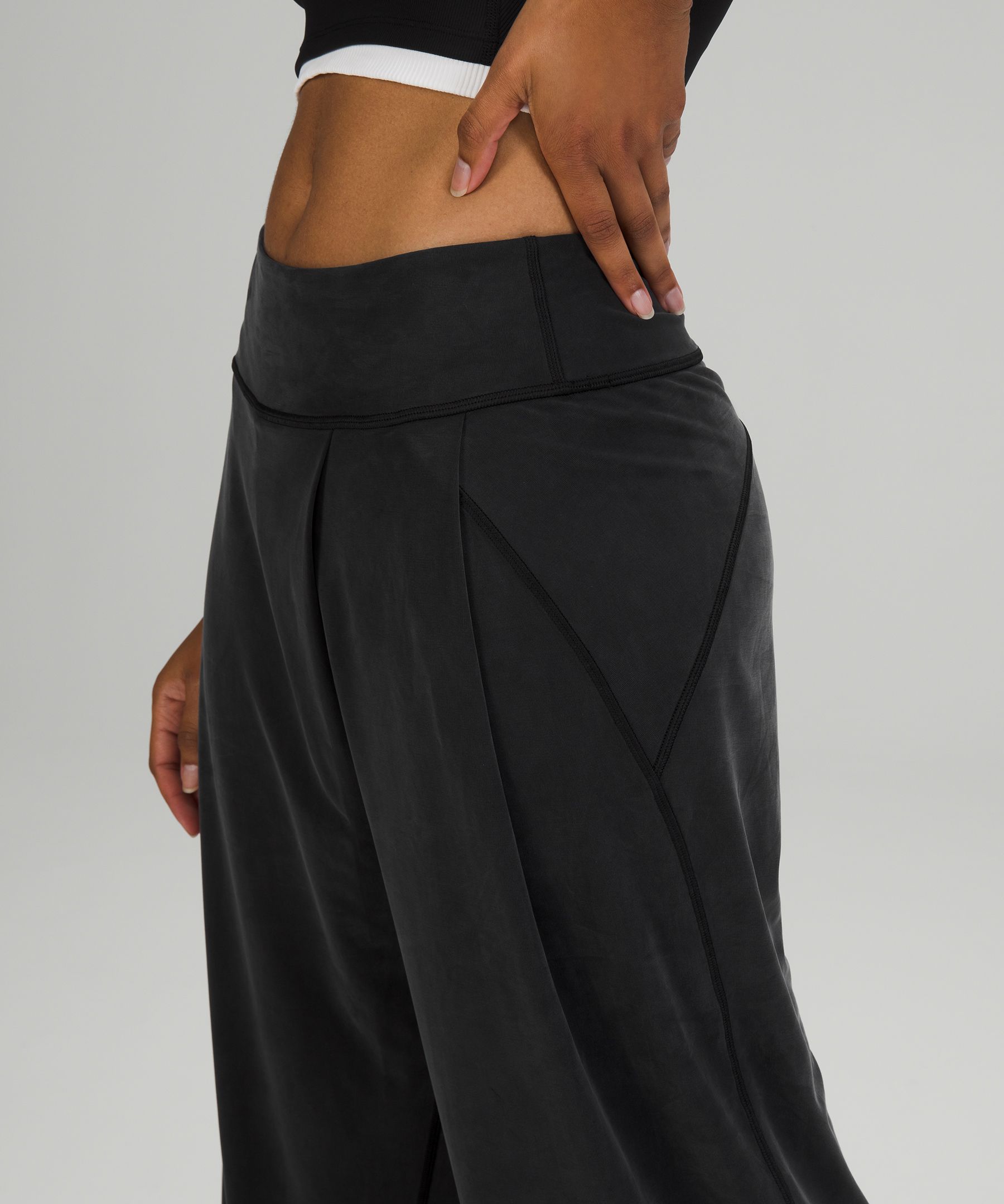 Lululemon harem hot sale crop pants