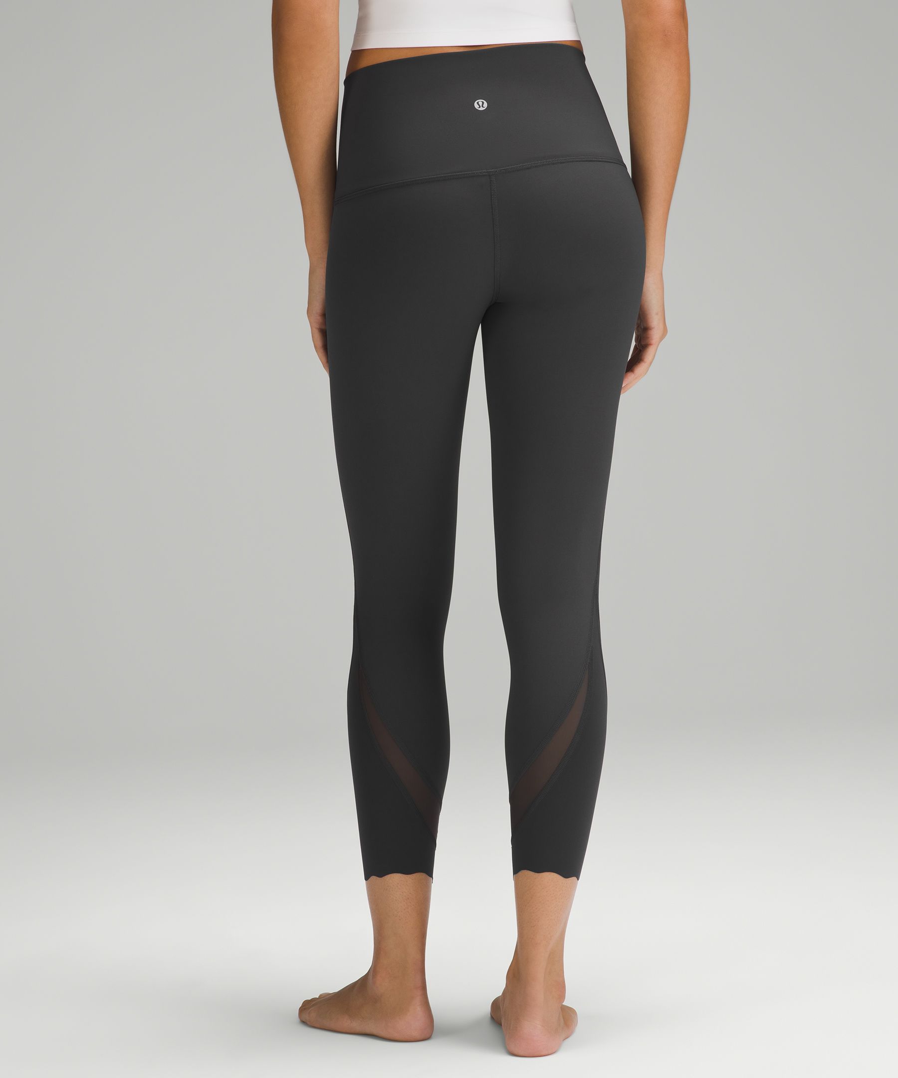 Wunder Under Scalloped Hem High-Rise Crop 23"