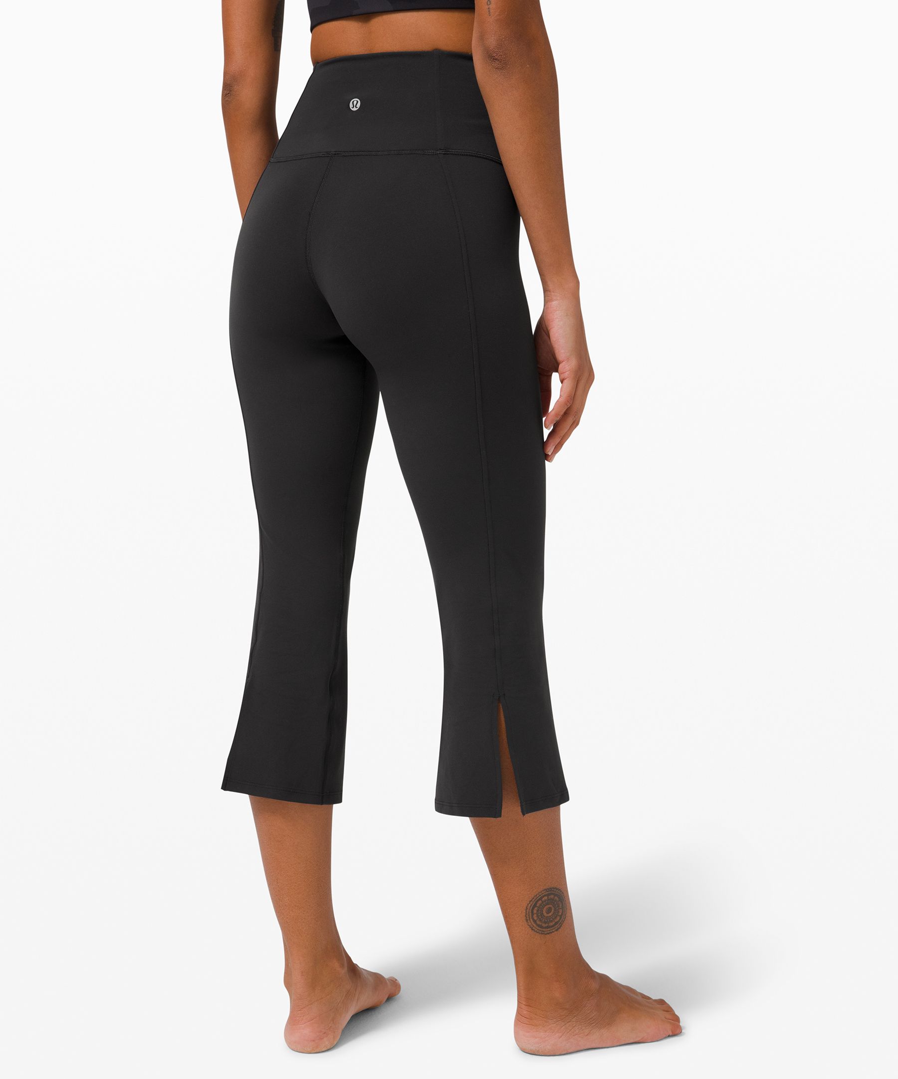 Lululemon Black High Rise Flare Cropped Leggings - Size 6 – Le