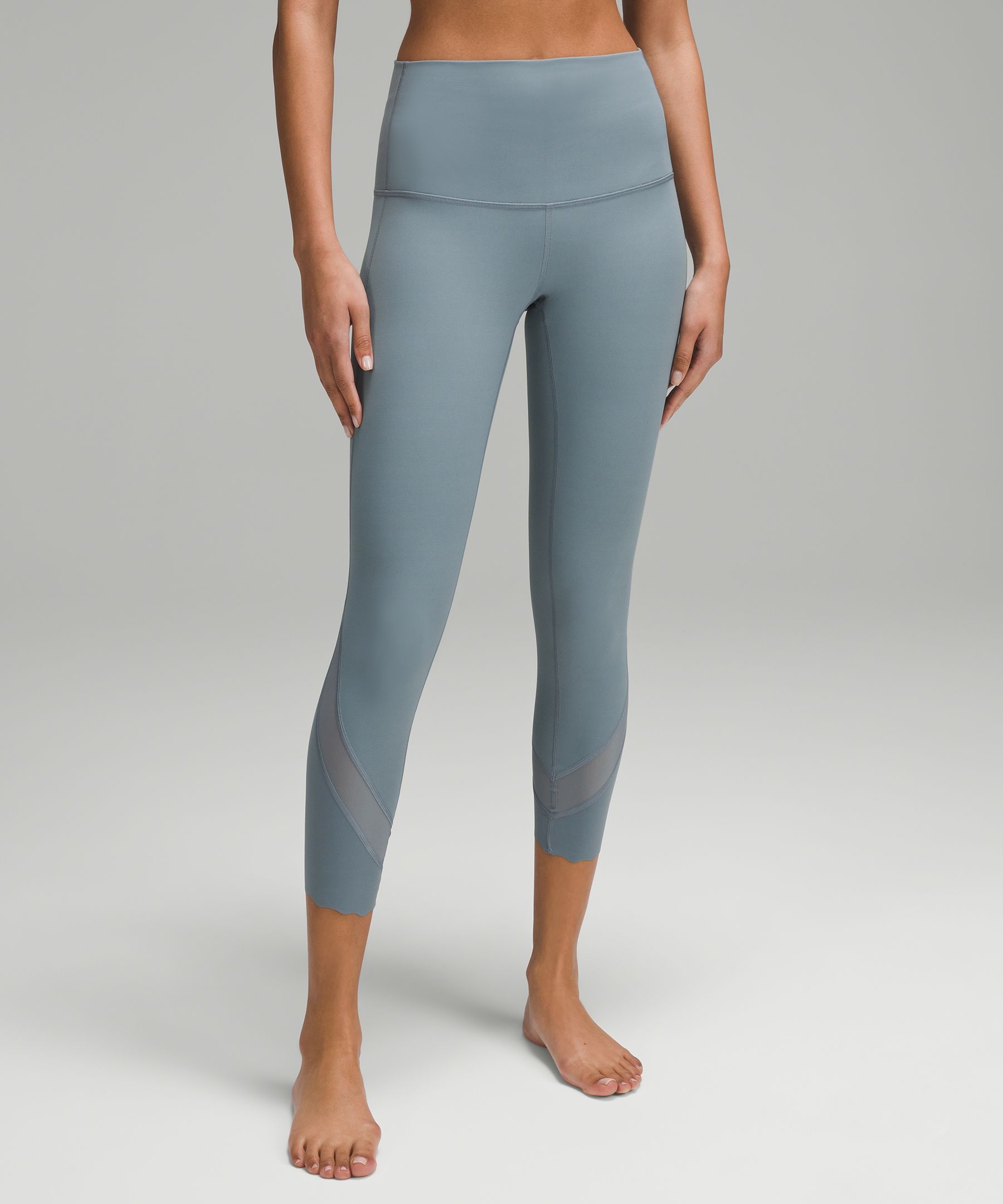 Size 4 - Lululemon Wunder Under Crop (Hi-Rise) *Full-On Luxtreme