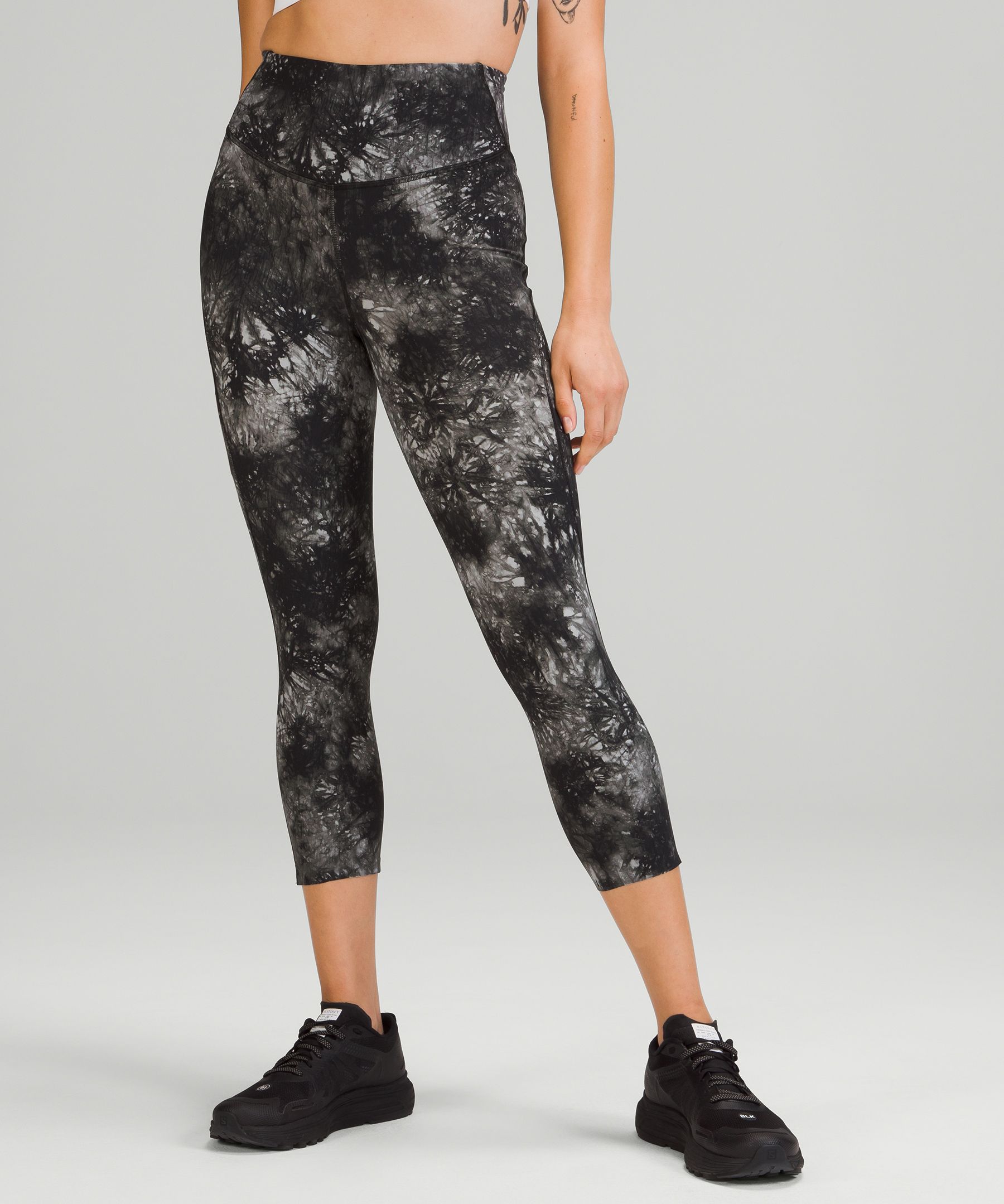 In Store Try-Ons: Pace Base Tights Black, All Yours Cropped Hoodie