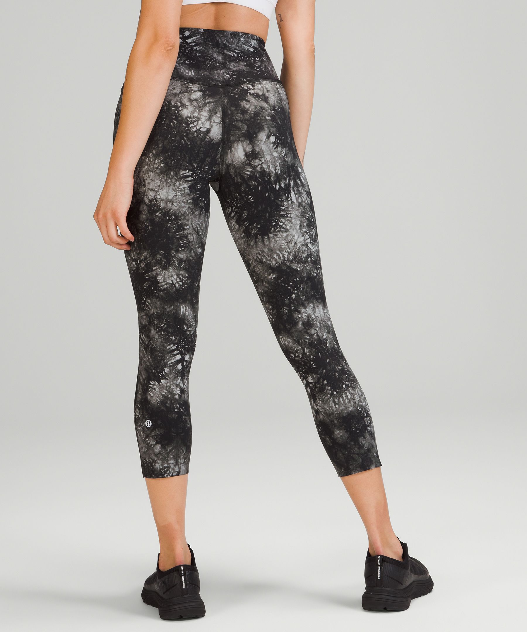 Lululemon Base Pace Tight (NEW 2021 Item!) Is it worth the $88+ price tag?  Review & Action Shots! 