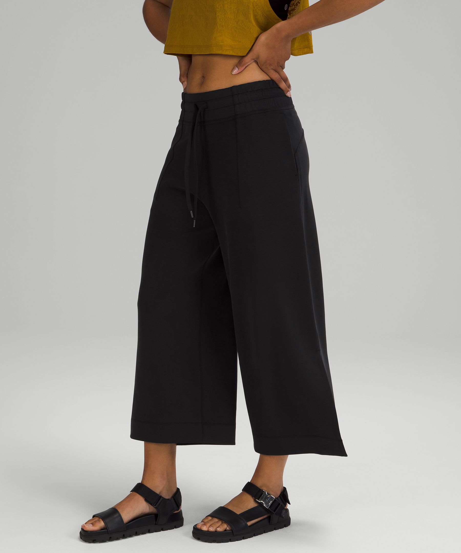 Has anyone tried the soft ambitions high rise crop pant? : r/lululemon