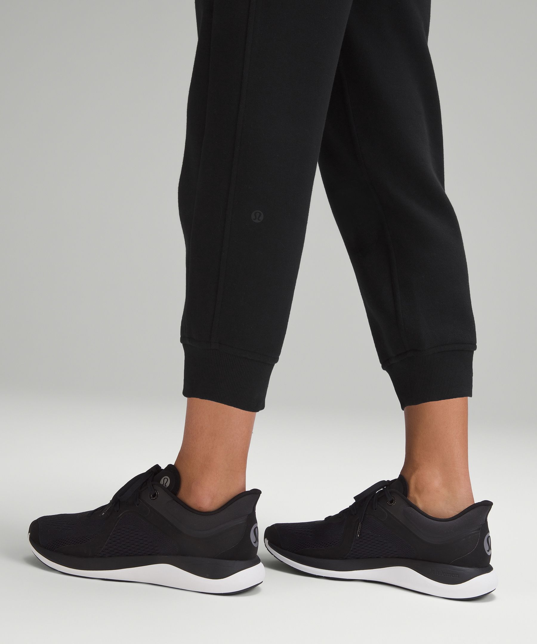 Lululemon scuba jogger size 6 (aus 10) Black, super - Depop