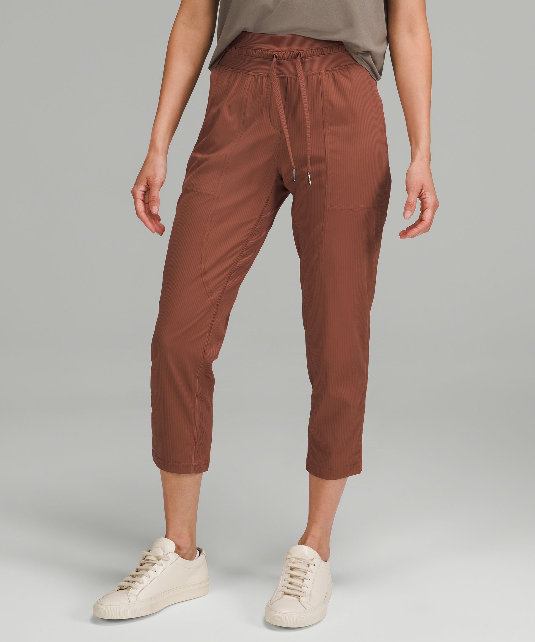 Dance Studio Mid-Rise Cropped Pant 23 *Asia Fit