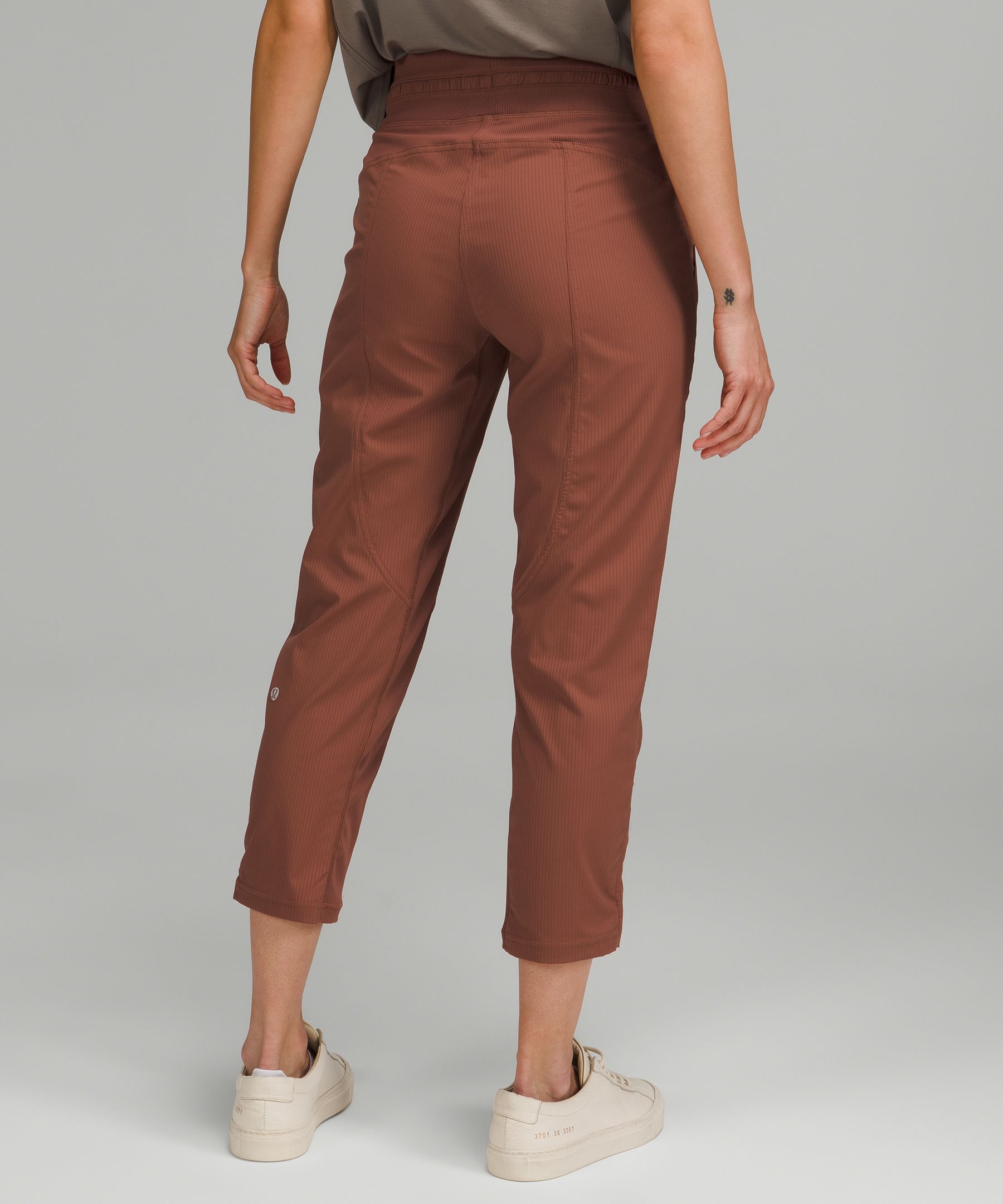 Dance Studio Mid-Rise Cropped Pant 23 *Asia Fit