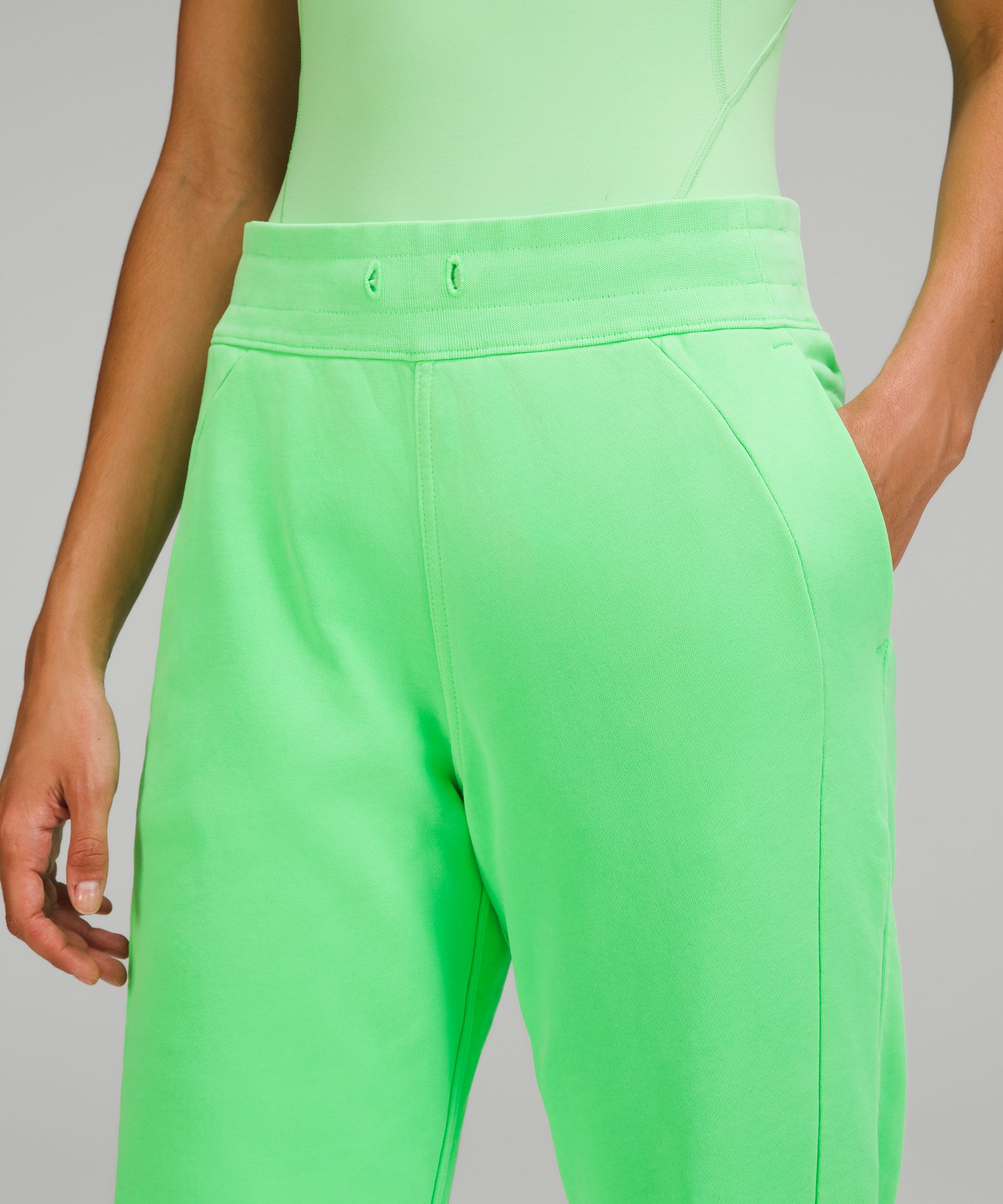 image trick finds] 11/16 BOTTOMS: WT pockets 25 (java), align pockets 23  (cayenne), scuba crop jgr (Neon GarmentDye Highlight Ylw), NEW align  v-waist crop (green jasper), DS MR lined crop (WHTO), TT