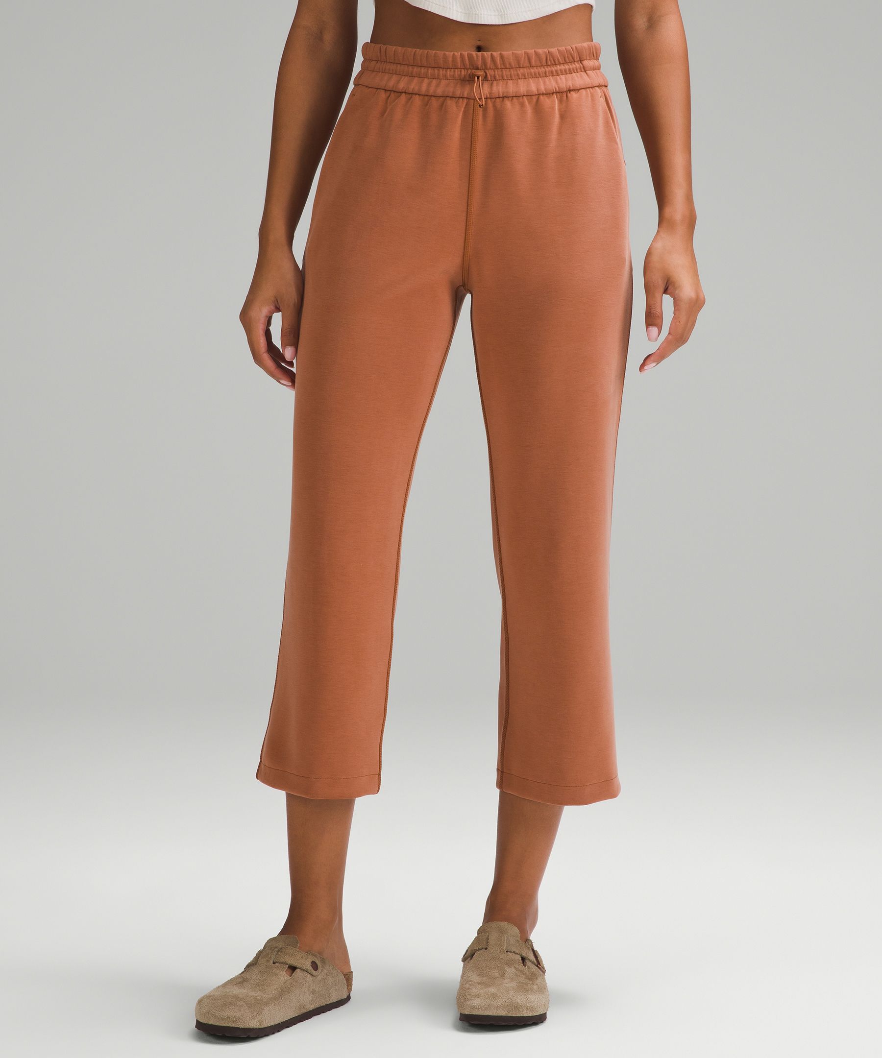 Softstreme High-Rise Straight-Leg Cropped Pant