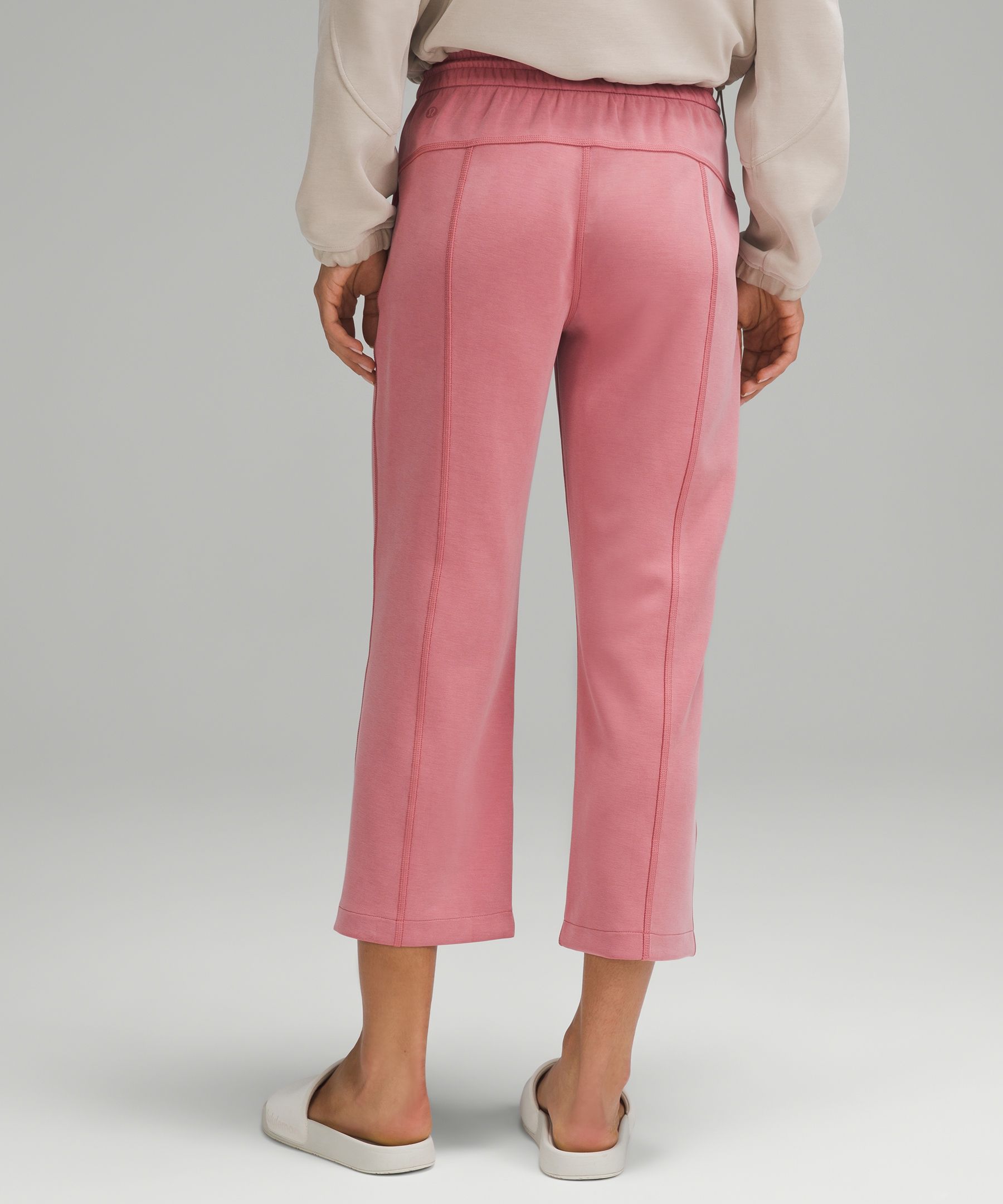 Softstreme High-Rise Straight-Leg Cropped Pant