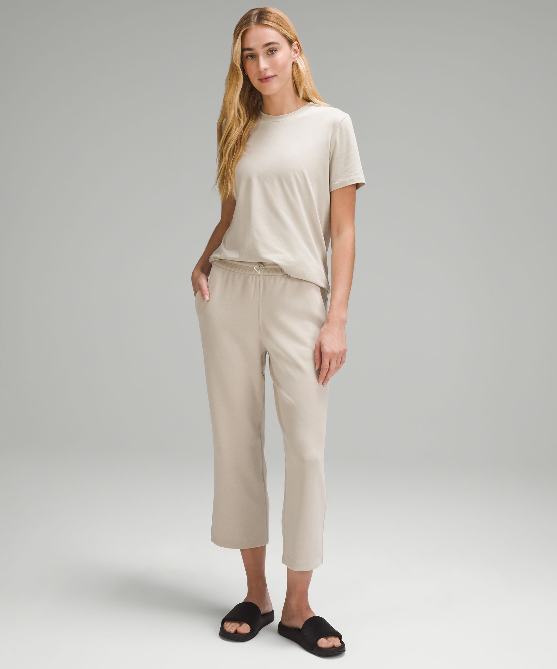 Softstreme High-Rise Straight-Leg Cropped Pant