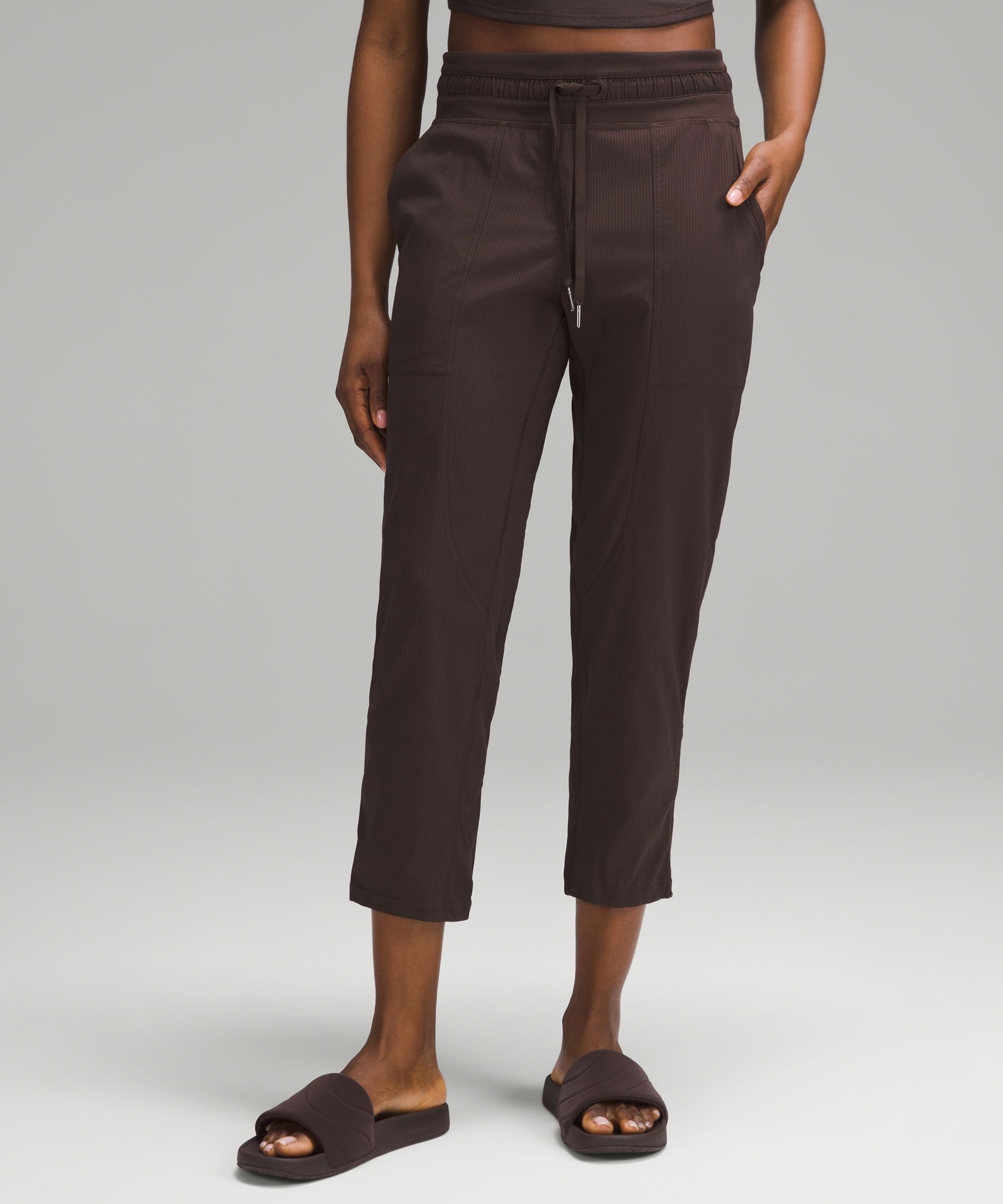 Women's Stand Up Cropped Pants 26