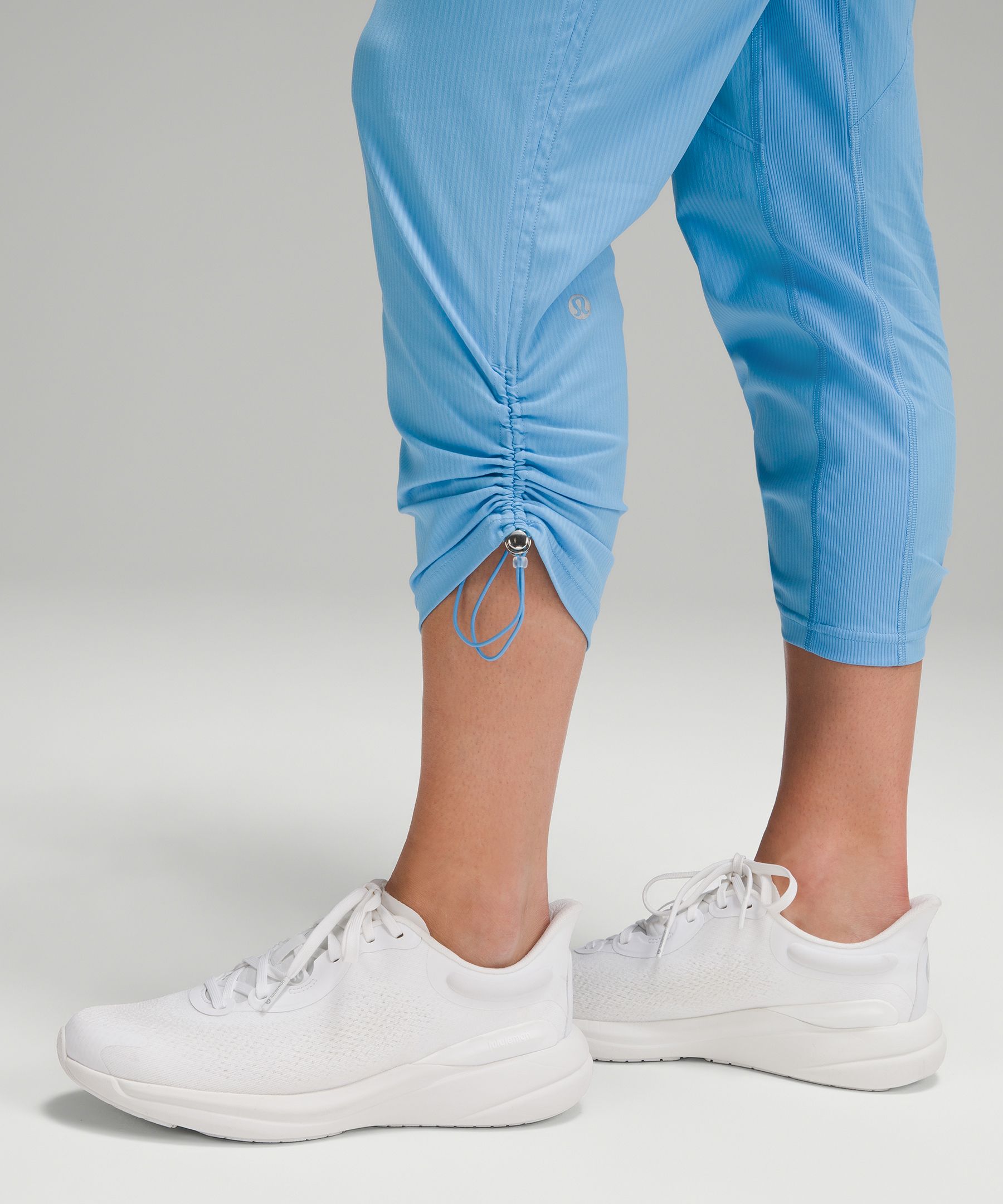 Dance Studio Mid-Rise Cropped Pant