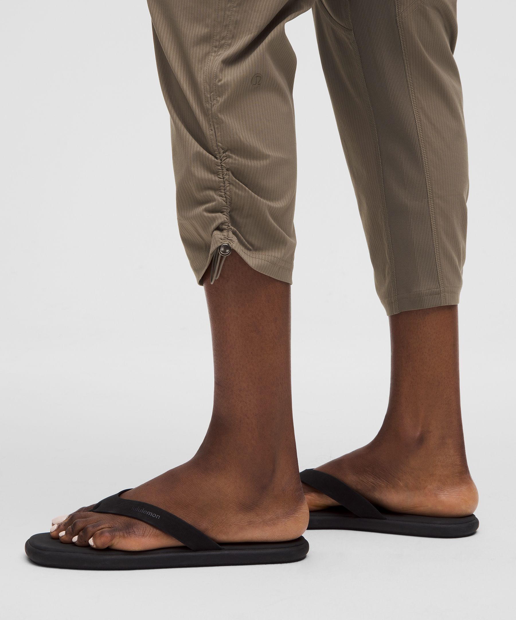 Dance Studio Mid-Rise Cropped Pant