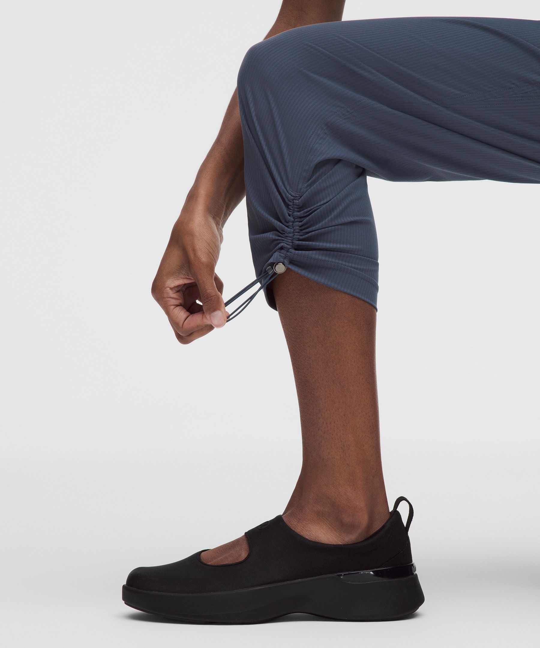 Dance Studio Mid-Rise Cropped Pant