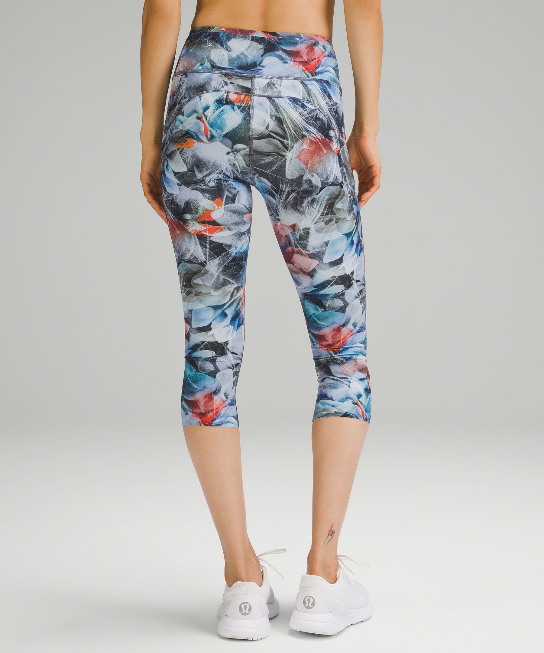 Fast and Free Reflective High-Rise Crop 18" *Asia Fit