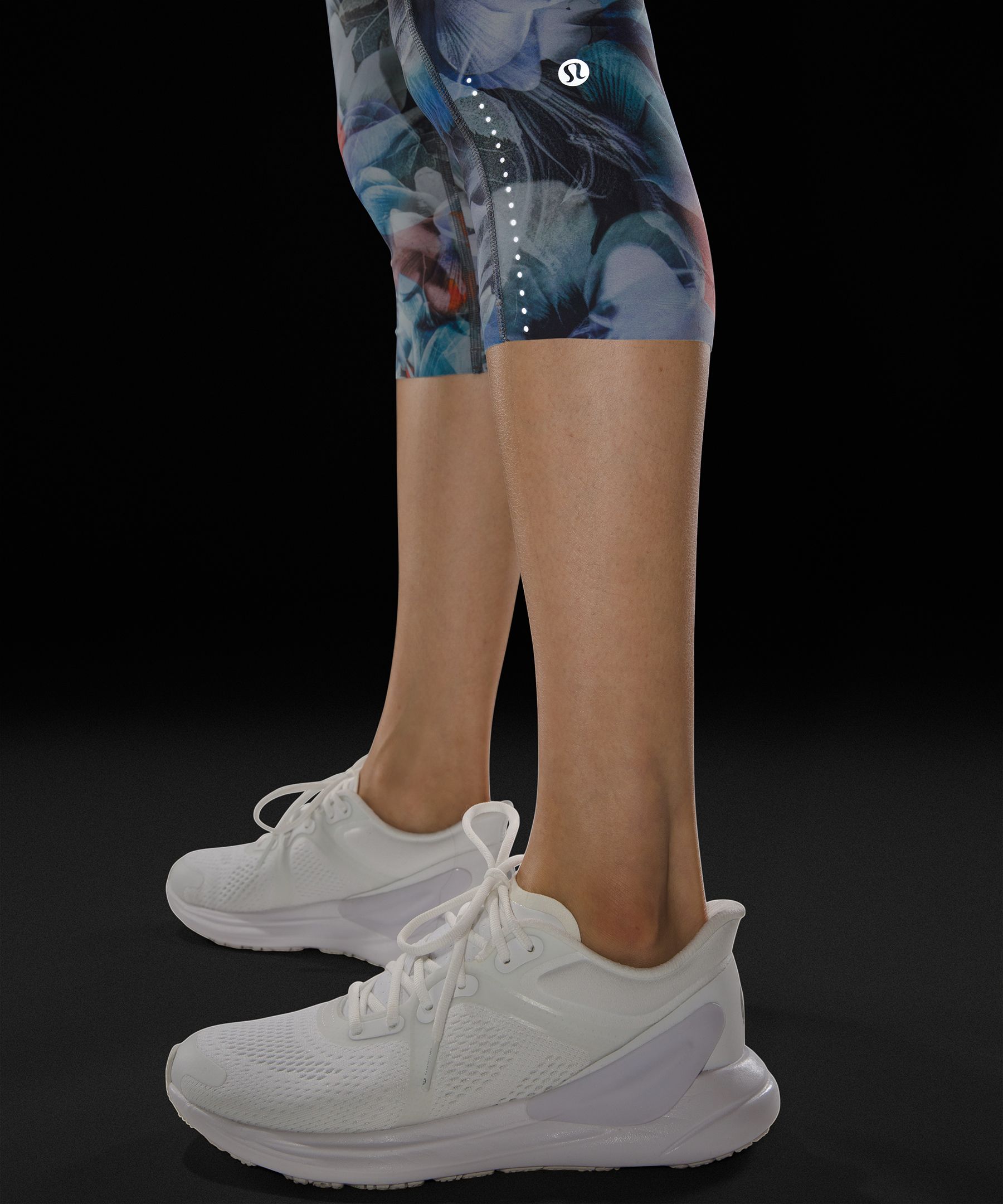 Fast and Free Reflective High-Rise Crop 18" *Asia Fit