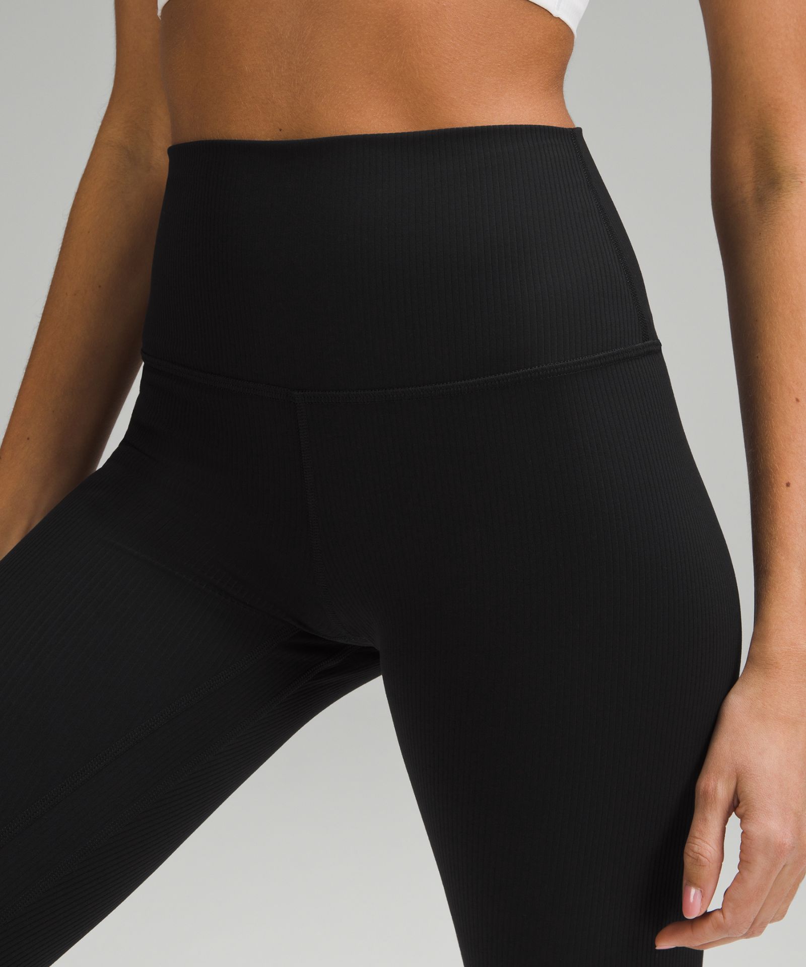 Женские укороченные леггинсы Lululemon Align в рубчик — фото 4