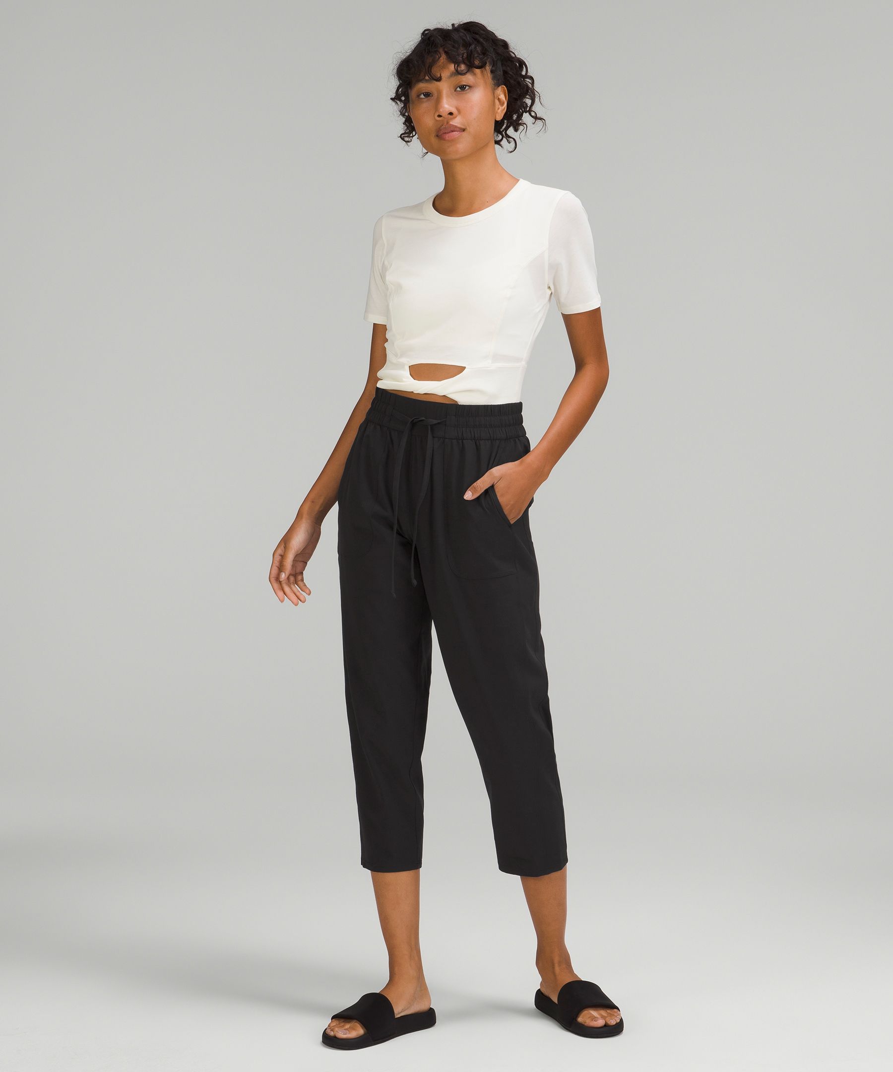 Pull-On Mid-Rise Tapered-Leg Crop 23