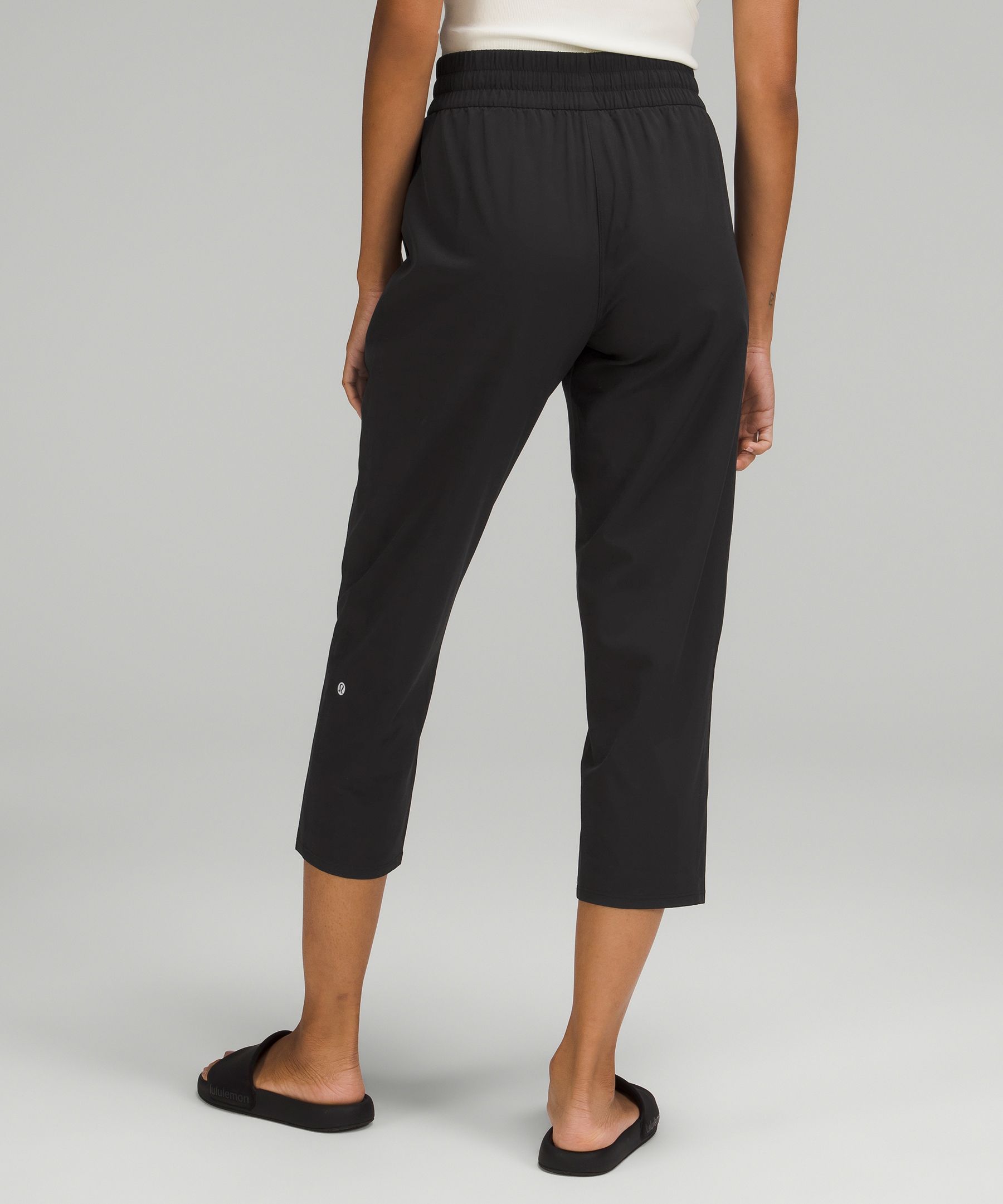 Pull-On Mid-Rise Tapered-Leg Crop 23