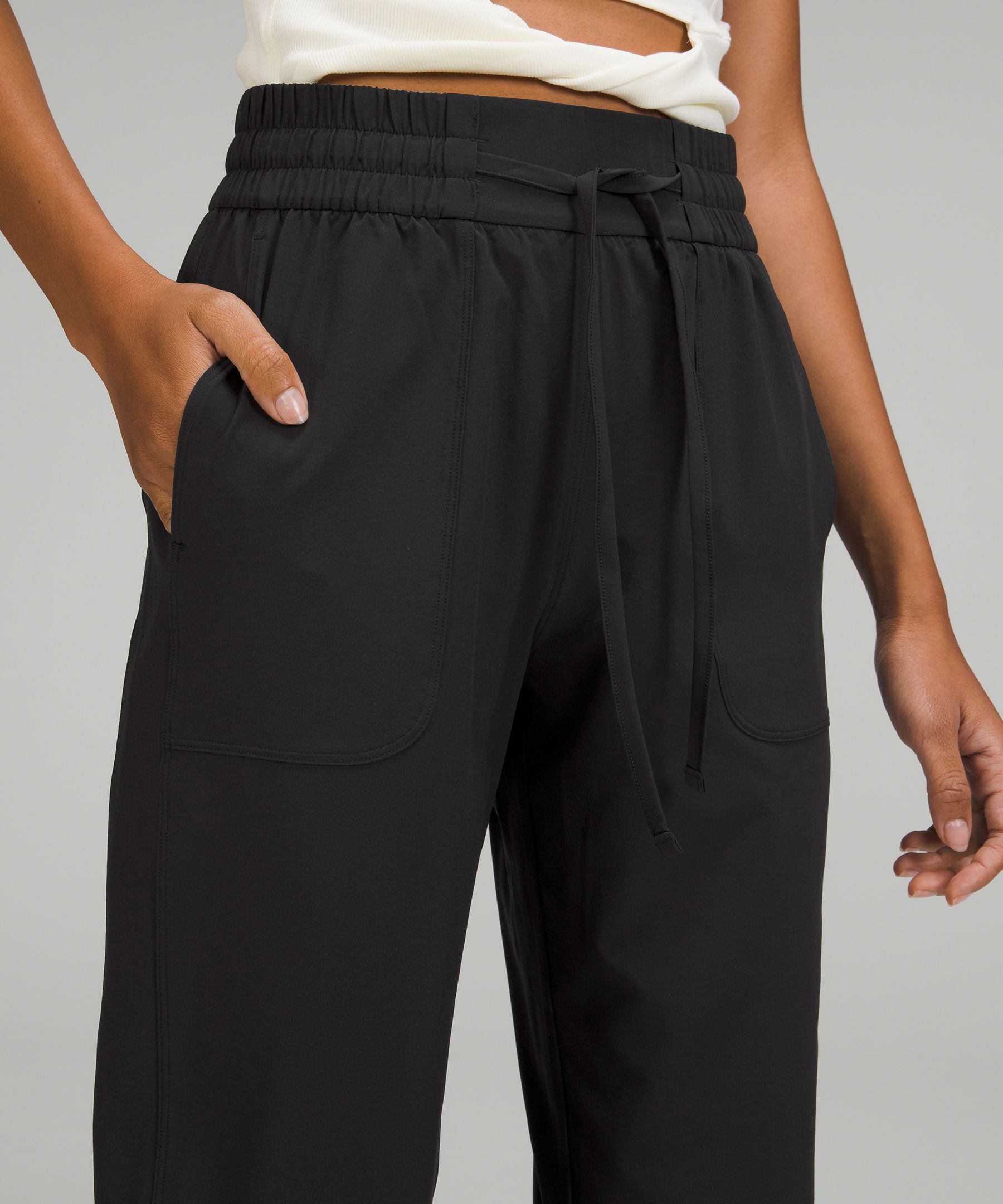Pull-On Mid-Rise Tapered-Leg Crop 23