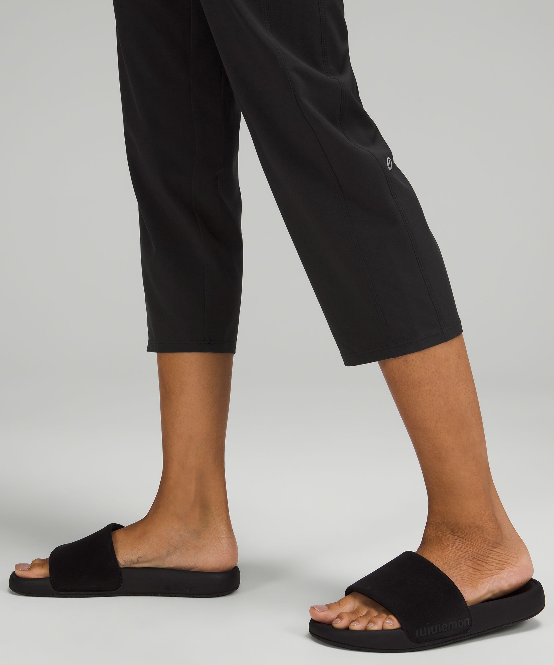 Pull-On Mid-Rise Tapered-Leg Cropped Pant 23