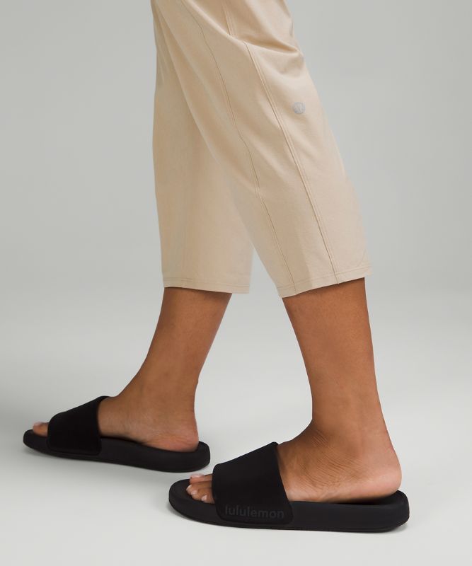 Pull-On Mid-Rise Tapered-Leg Crop 23"