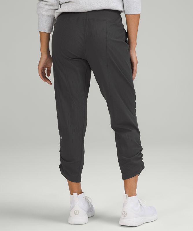 Dance Studio Mid-Rise Cropped Pants *Asia Fit