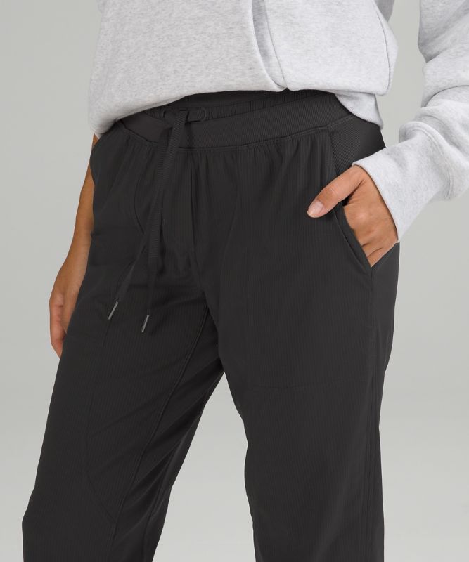 Dance Studio Mid-Rise Cropped Pants *Asia Fit
