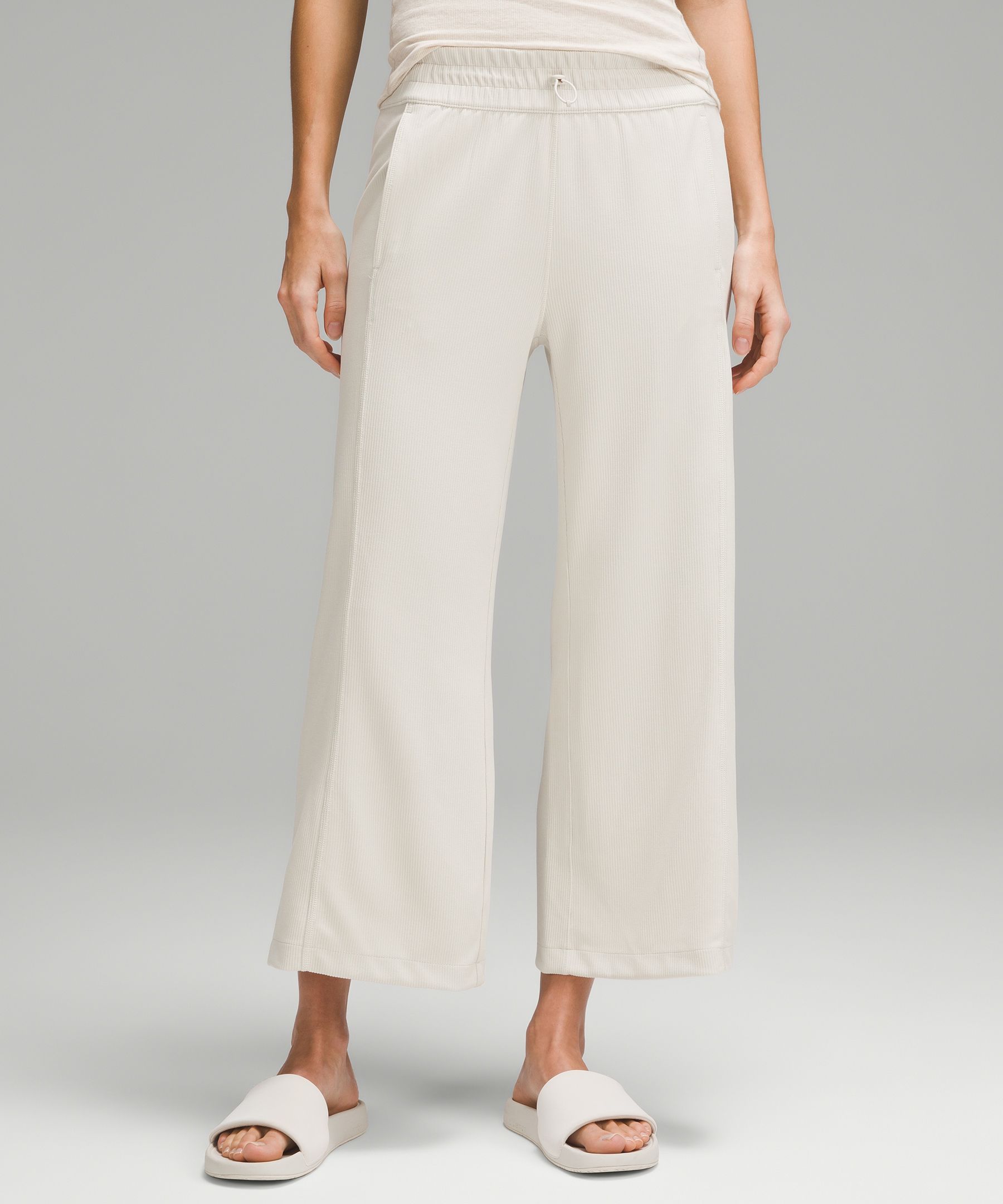 Luxtreme Pull-On Mid-Rise Wide-Leg Pant