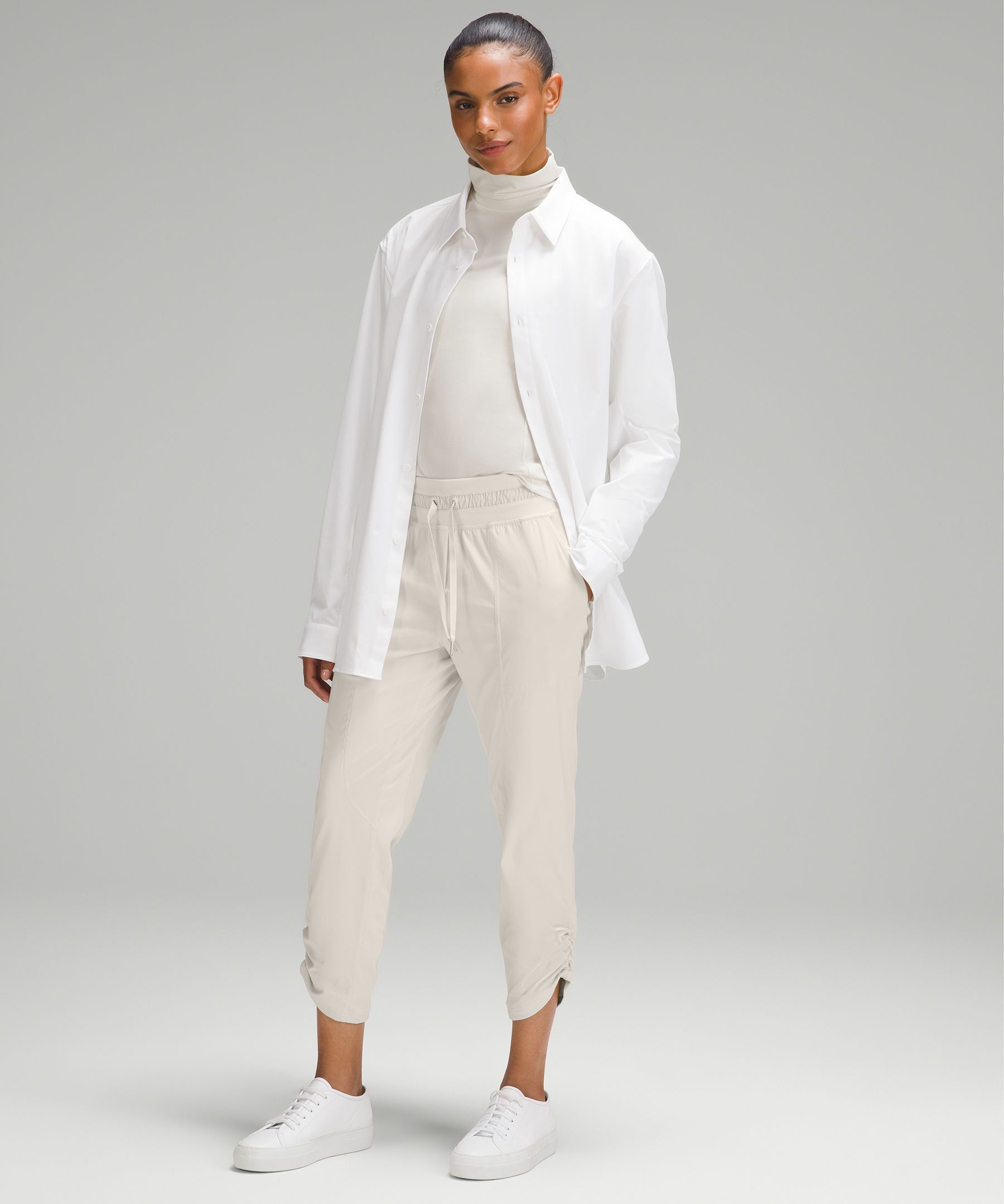 Dance Studio Mid-Rise Cropped Pant